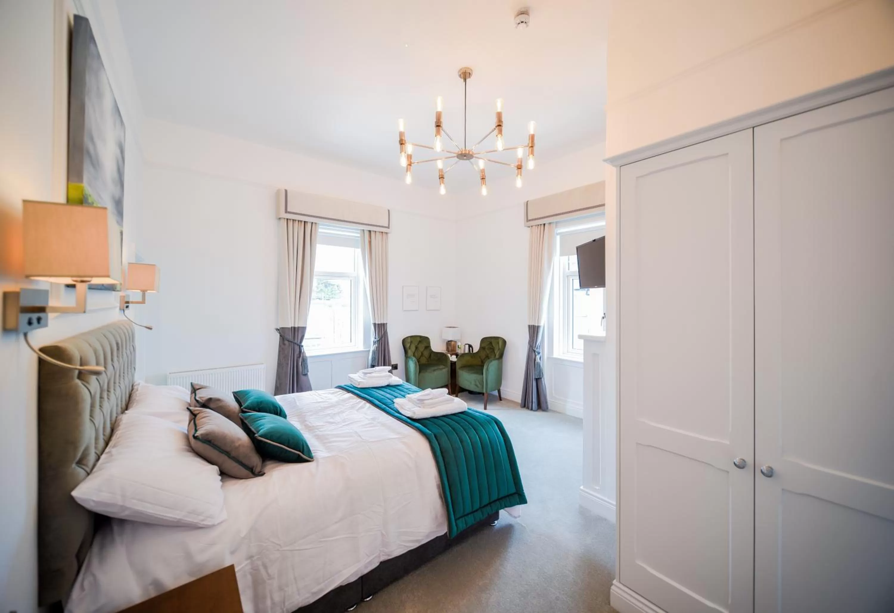 Photo of the whole room, Bed in The Strand Hotel, the former residence of Oscar Wilde