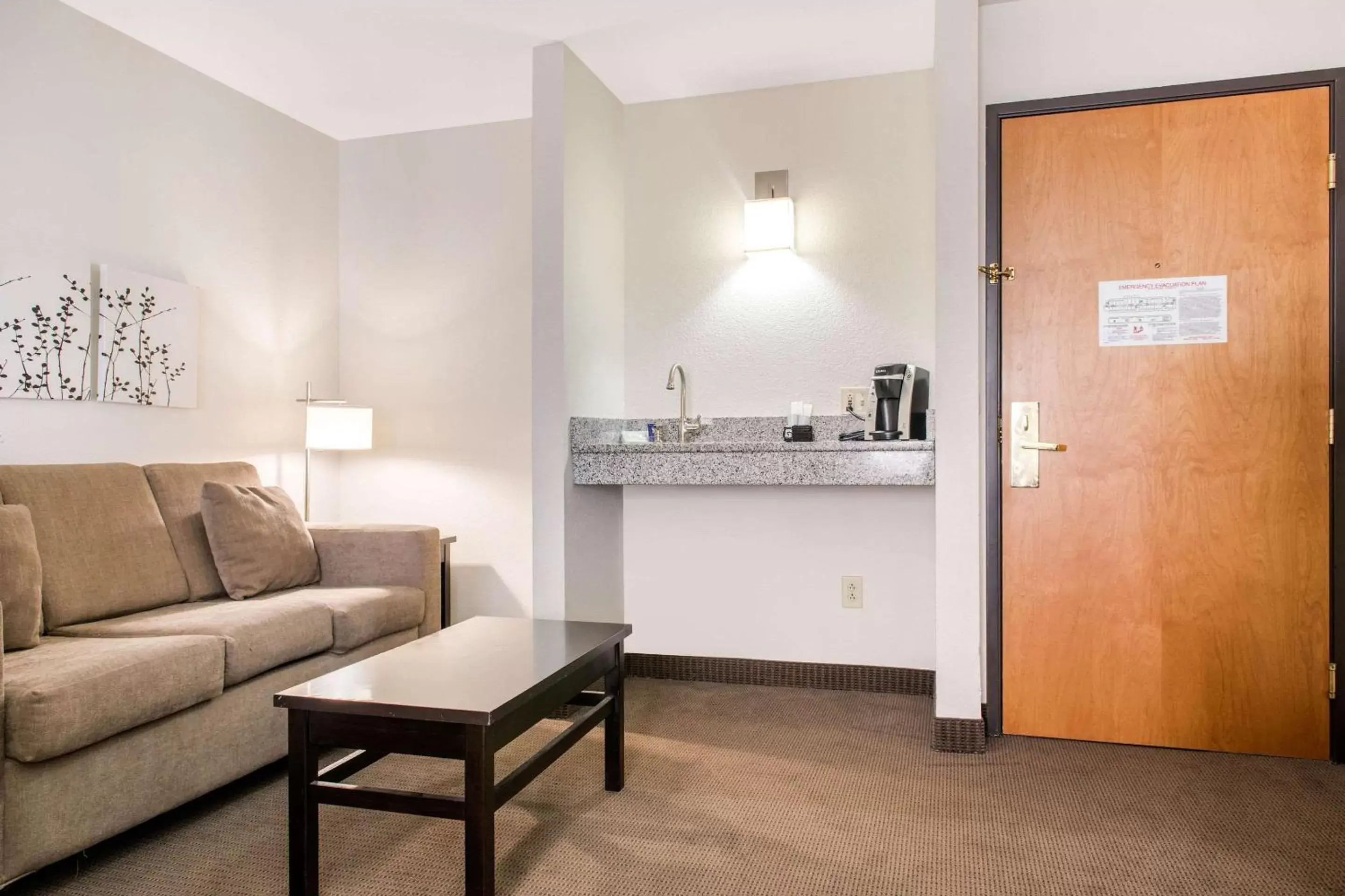 Photo of the whole room, Kitchen/Kitchenette in Sleep Inn & Suites Columbus