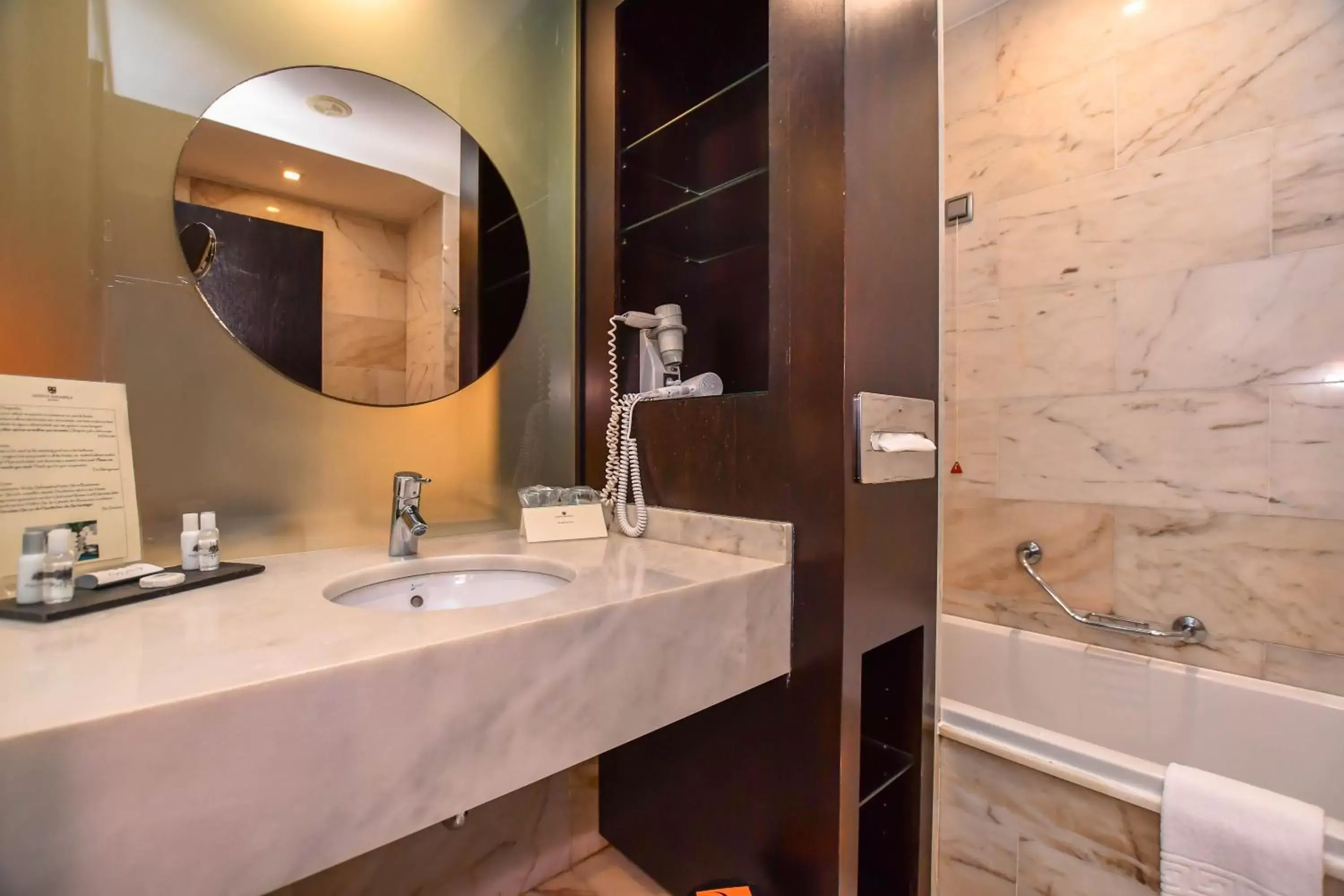 Bathroom in Quinta Mirabela - Design Hotel