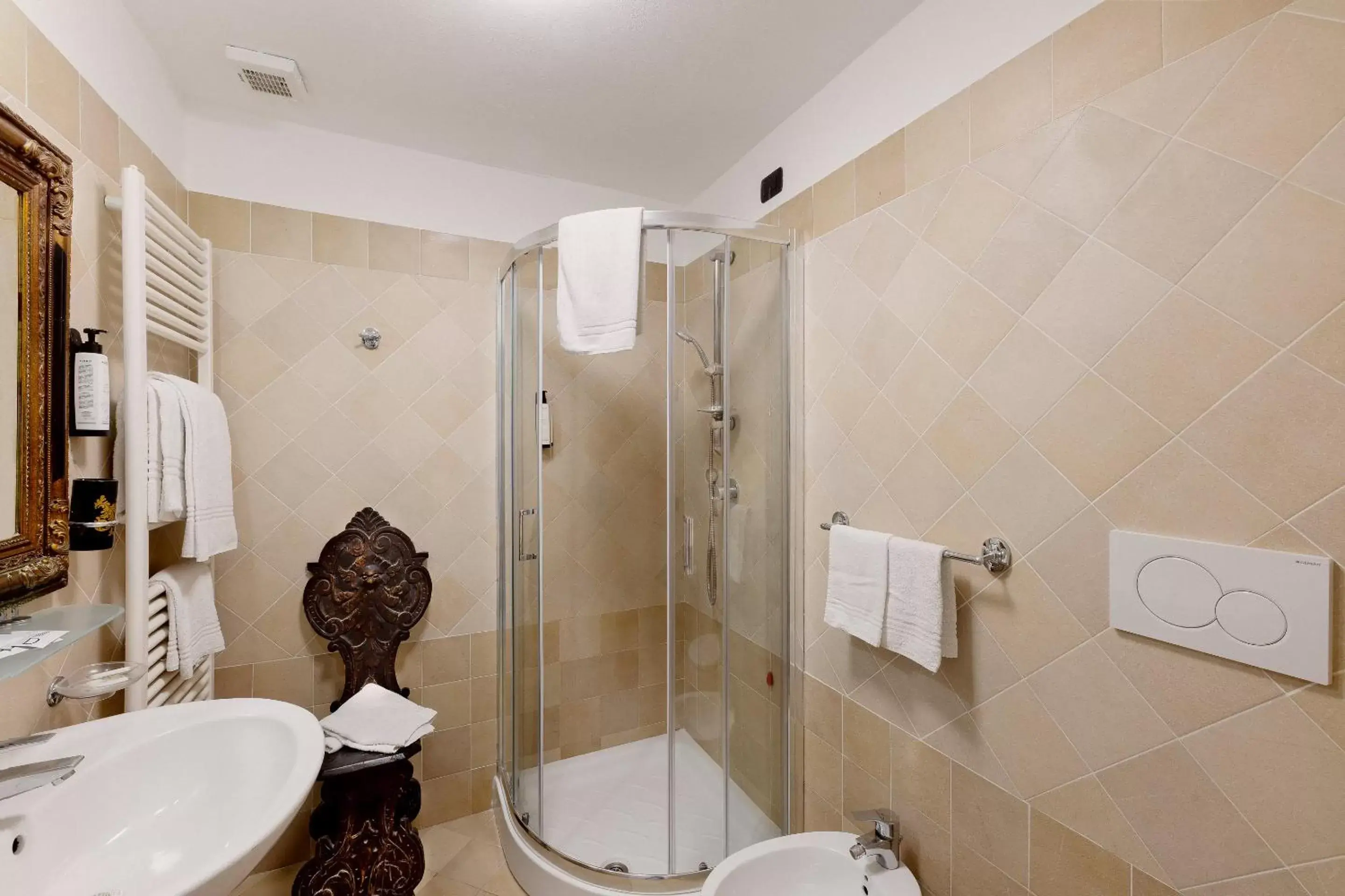 Bathroom in Hotel Berna