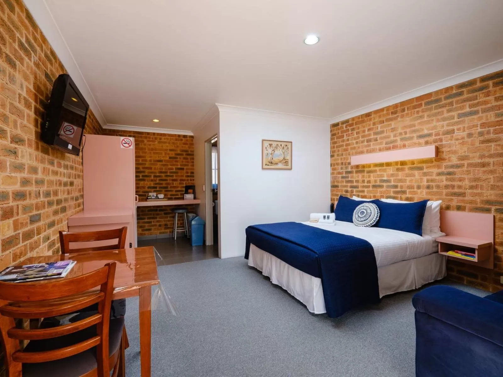 Bed in The Lydoun Motel