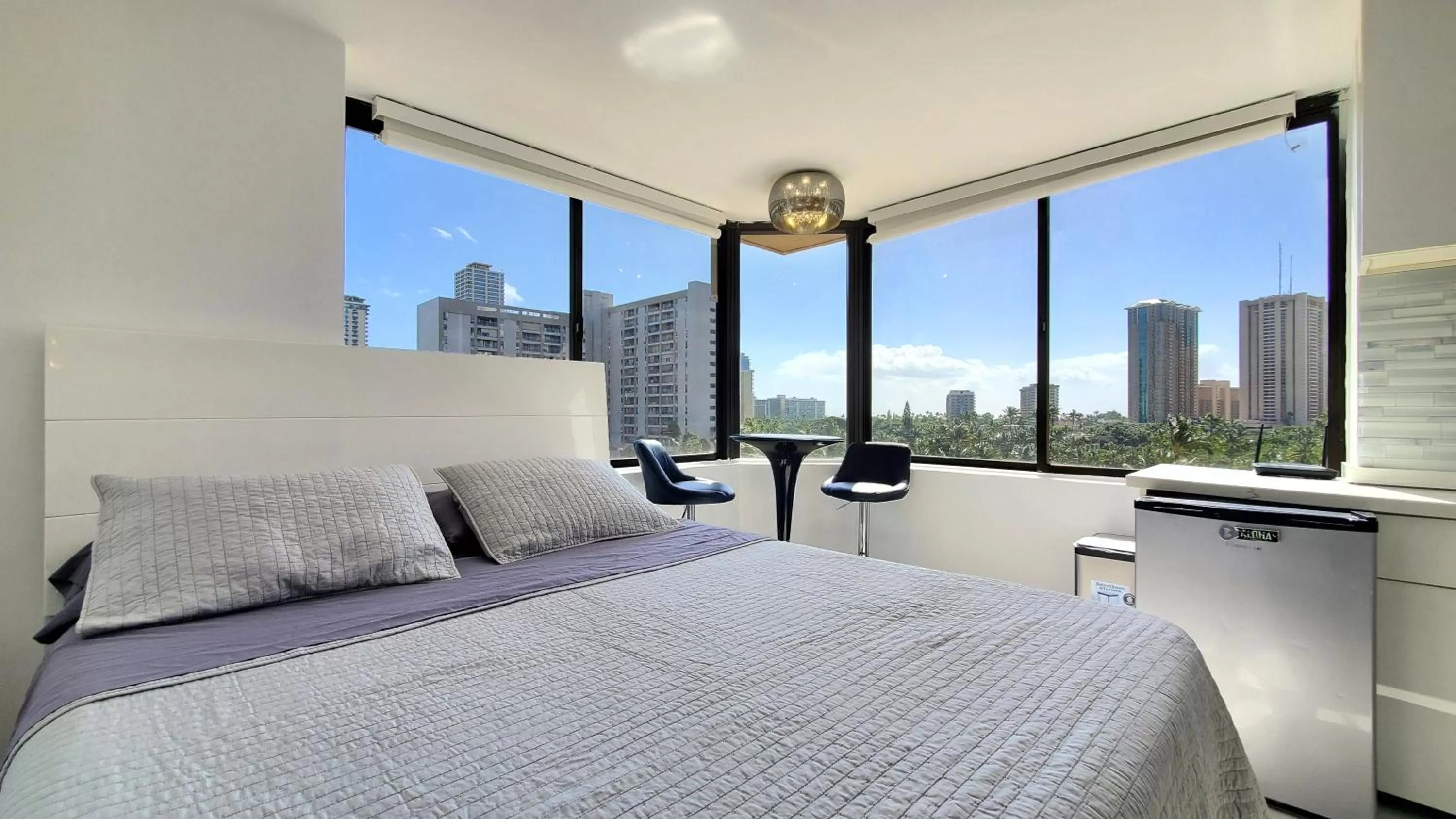 Waikiki beach modern studio No resort fee Best location