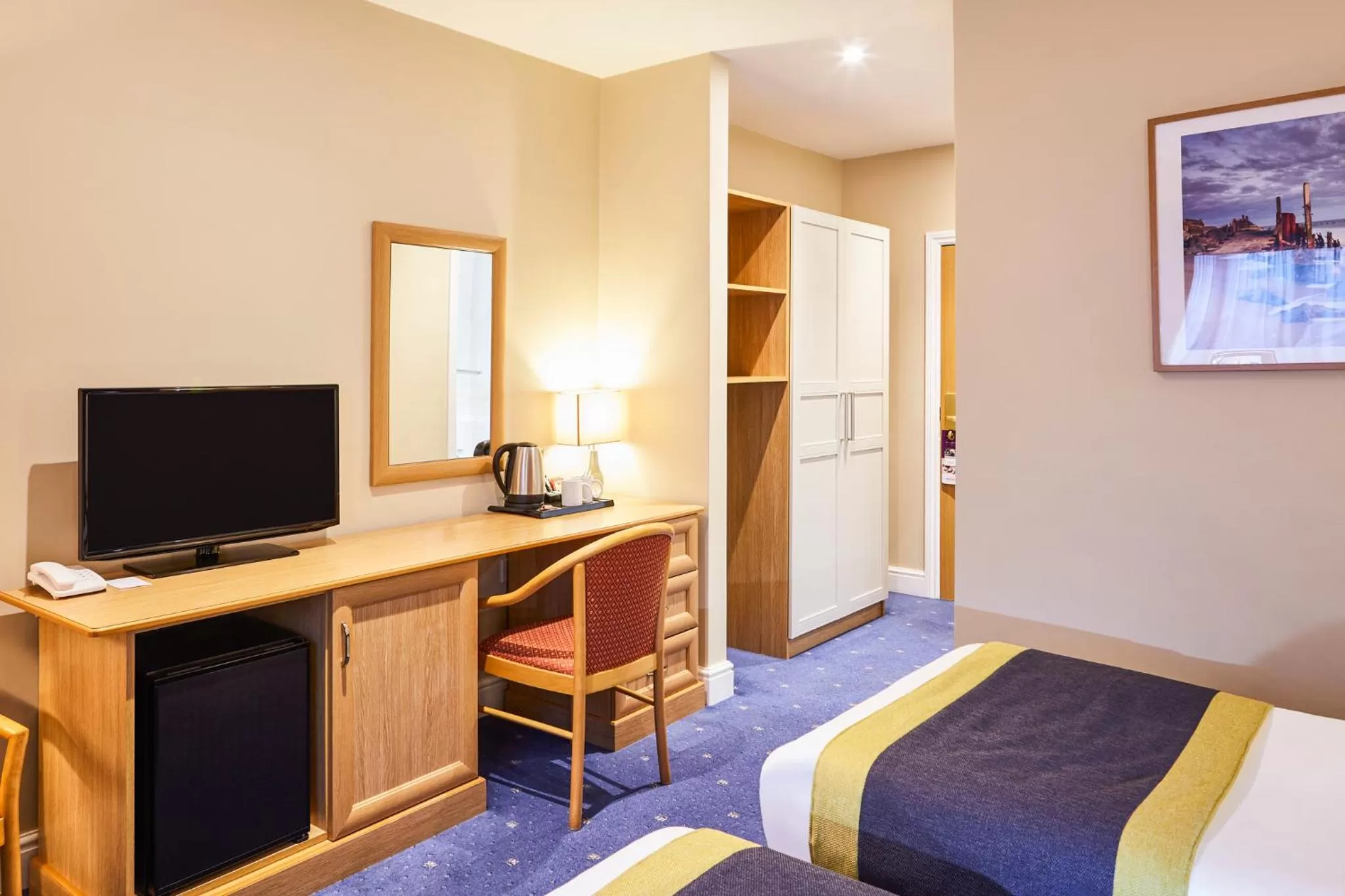 Bed in Mercure Newbury West Grange Hotel