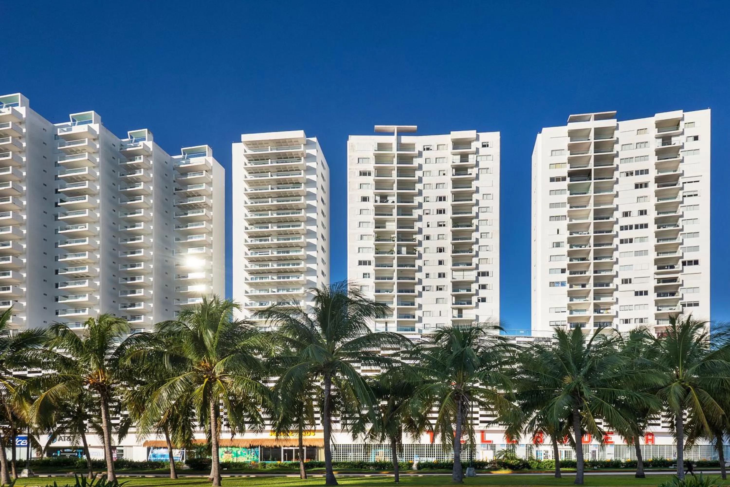 Property building in Suites Malecon Cancun