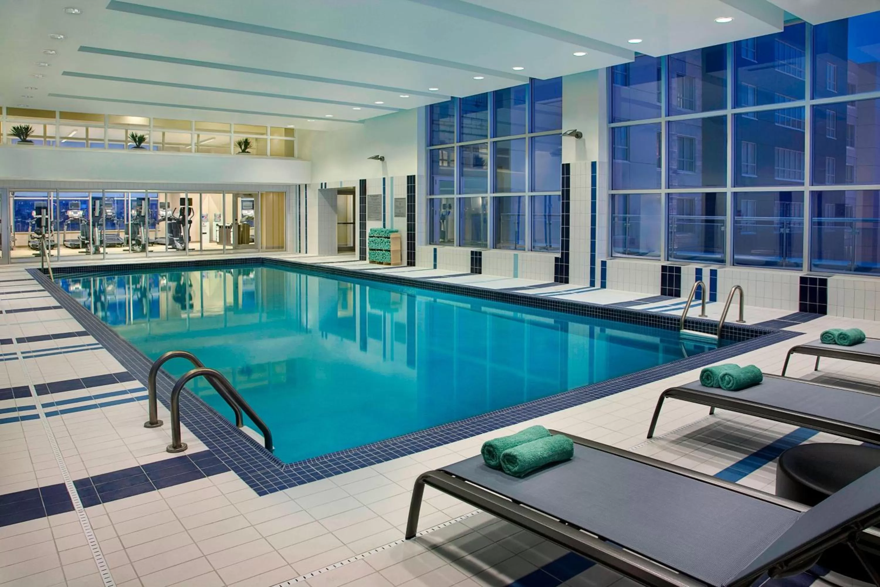 Swimming pool in Residence Inn by Marriott Calgary Airport
