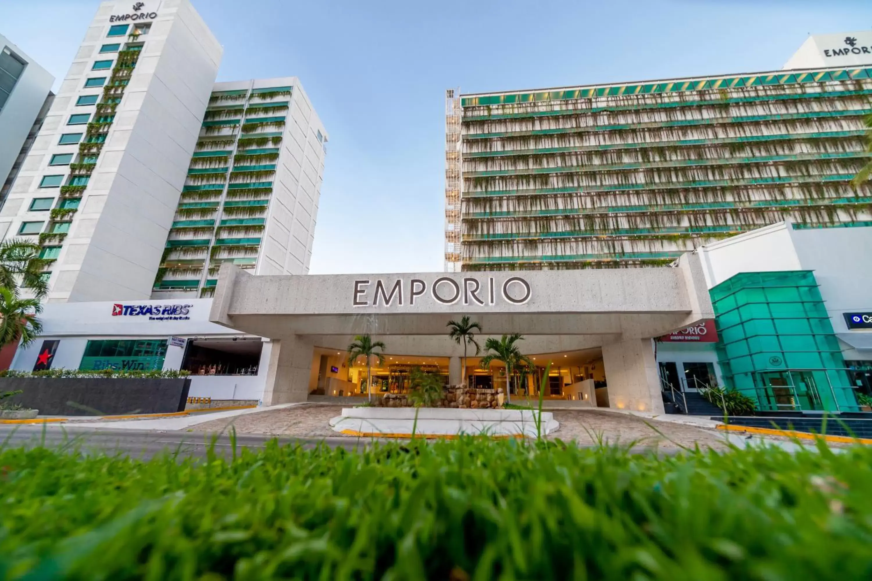 Property Building in Emporio Acapulco