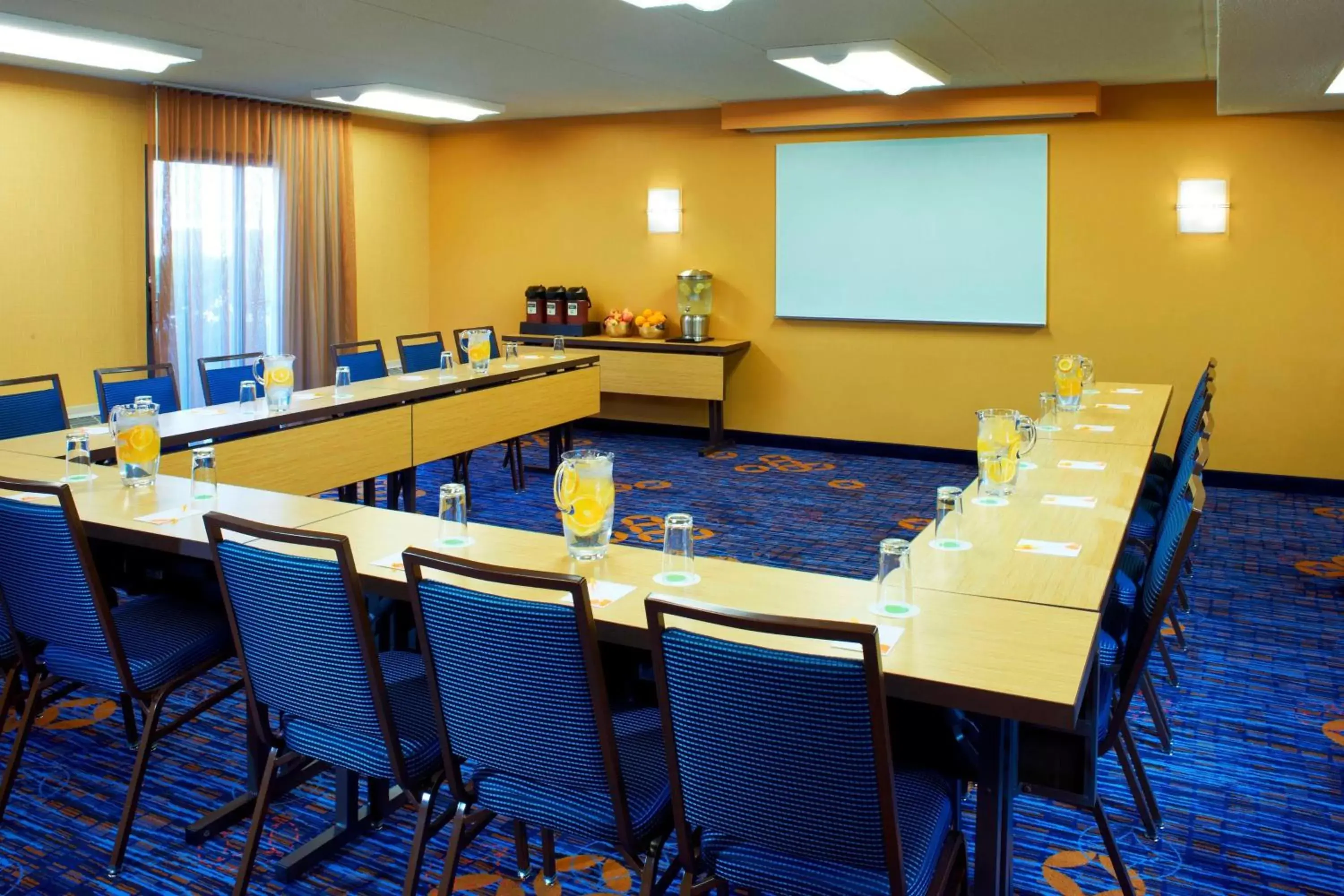 Meeting/conference room in Courtyard by Marriott Rockford