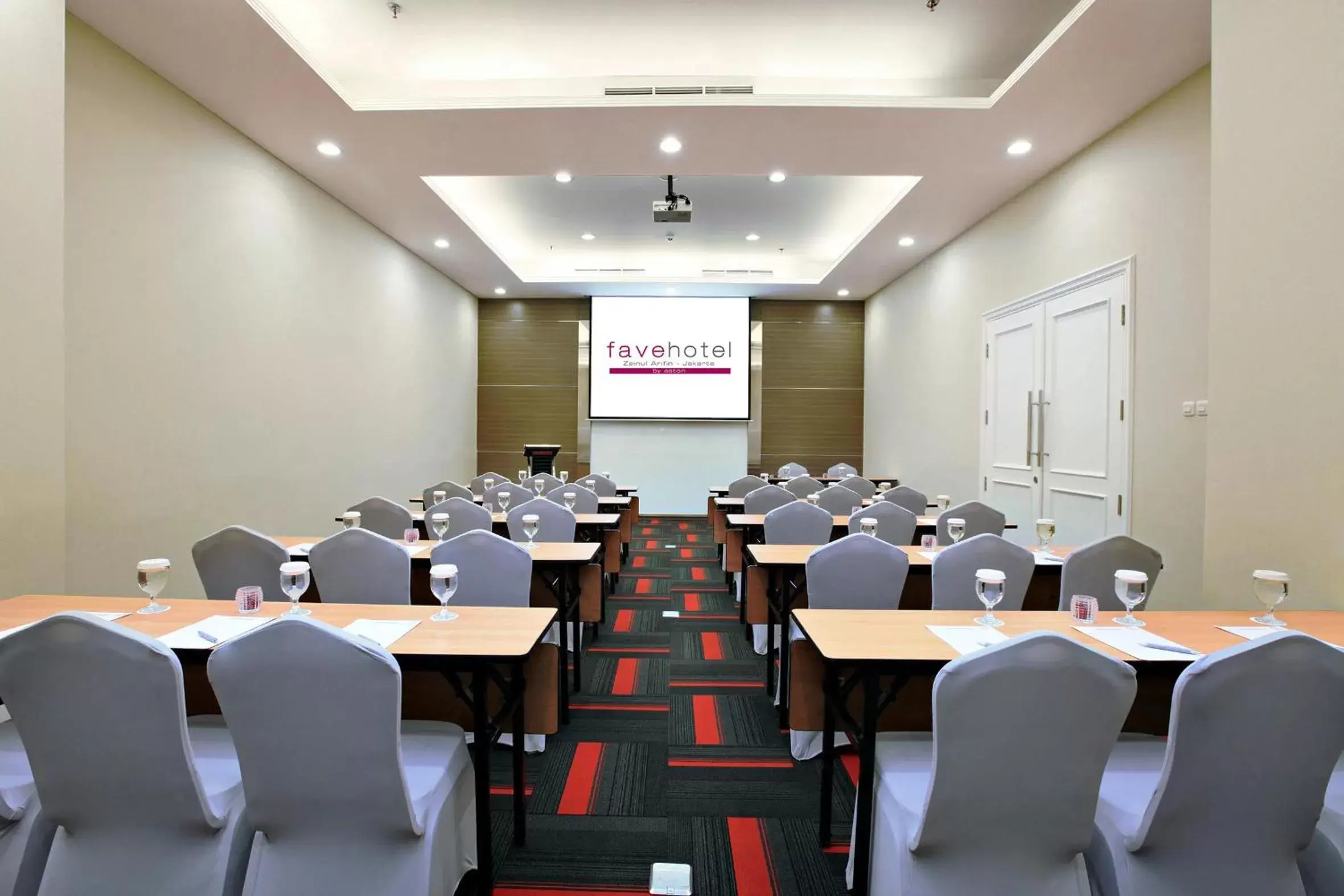 Meeting/conference room in favehotel Zainul Arifin