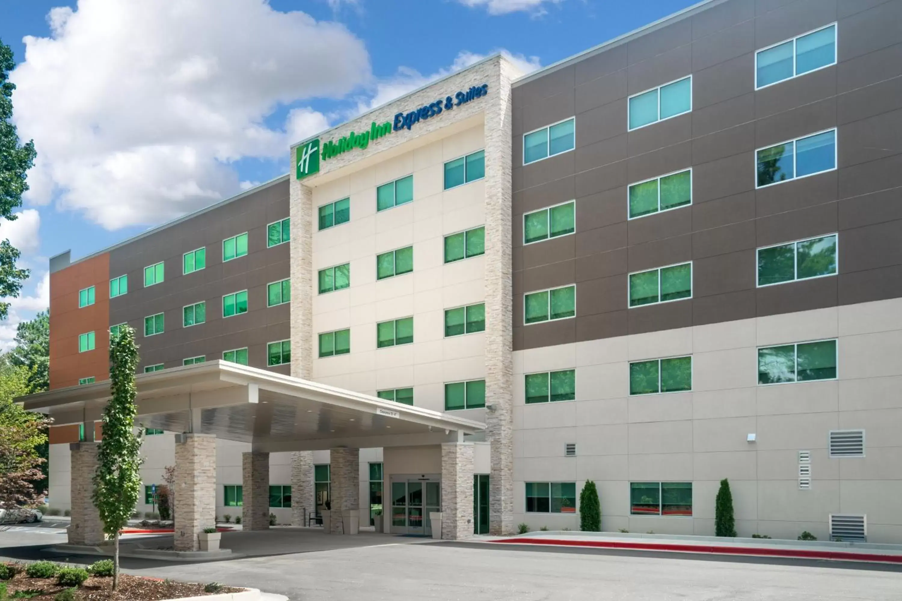 Property building in Holiday Inn Express & Suites Atlanta Airport NE - Hapeville by IHG Property building in Holiday Inn Express & Suites Atlanta Airport NE - Hapeville by IHG