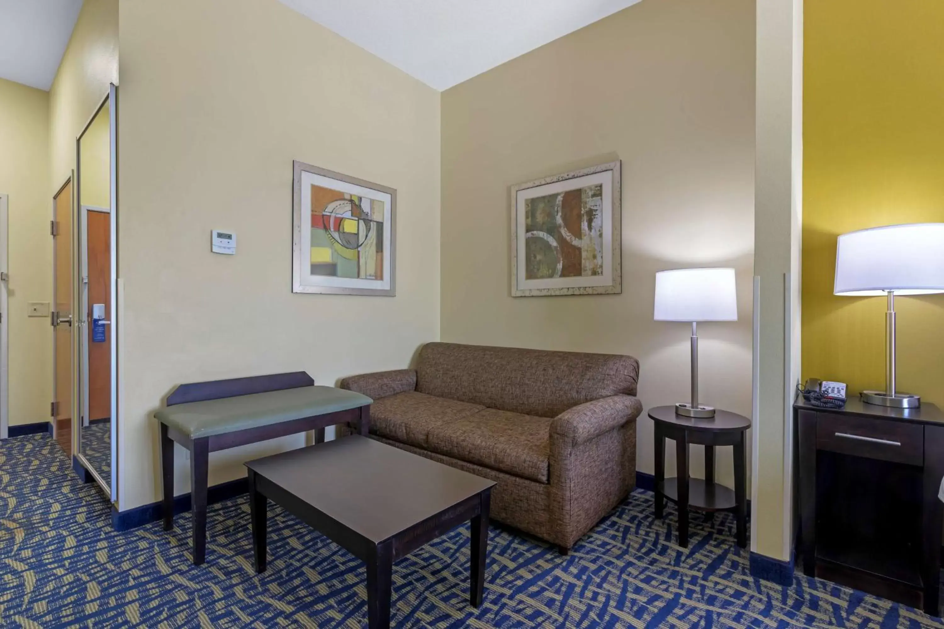 Bedroom, Seating Area in Best Western Plus Brunswick Inn & Suites