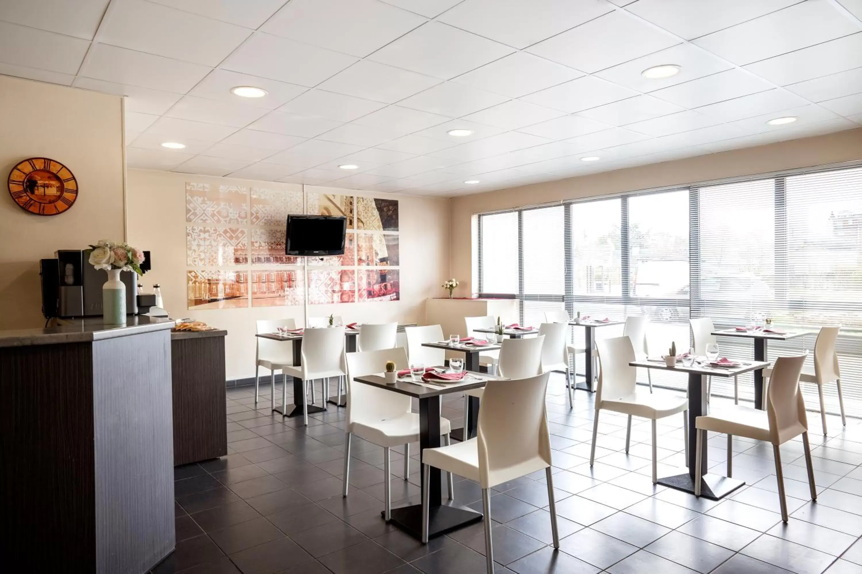 Food, Restaurant/Places to Eat in Séjours & Affaires Paris Vincennes