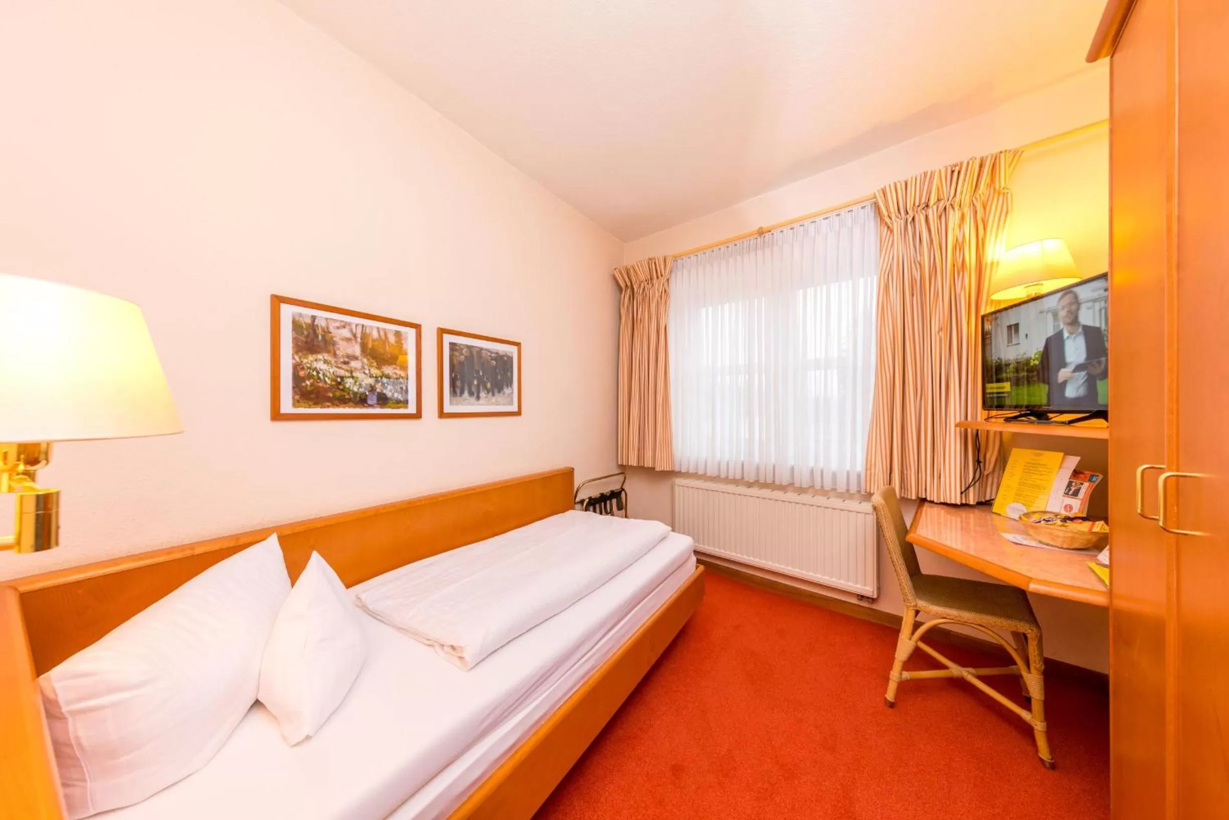 Photo of the whole room, Bed in CityHotel Kempten