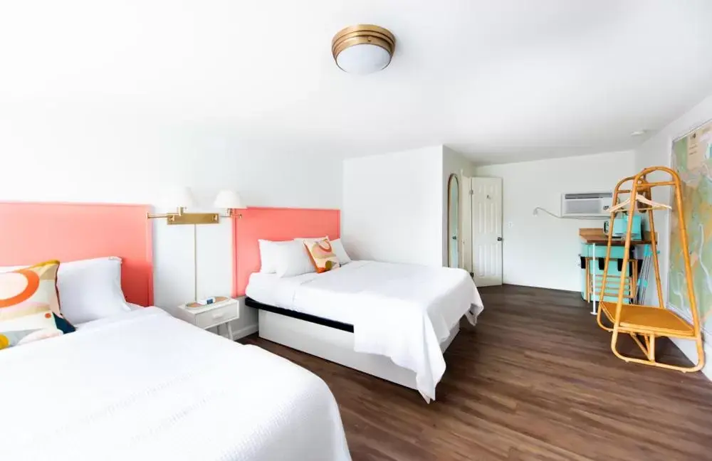 Queen Room with Two Queen Beds in Royal Palms Motel Queen Room with Two Queen Beds in Royal Palms Motel