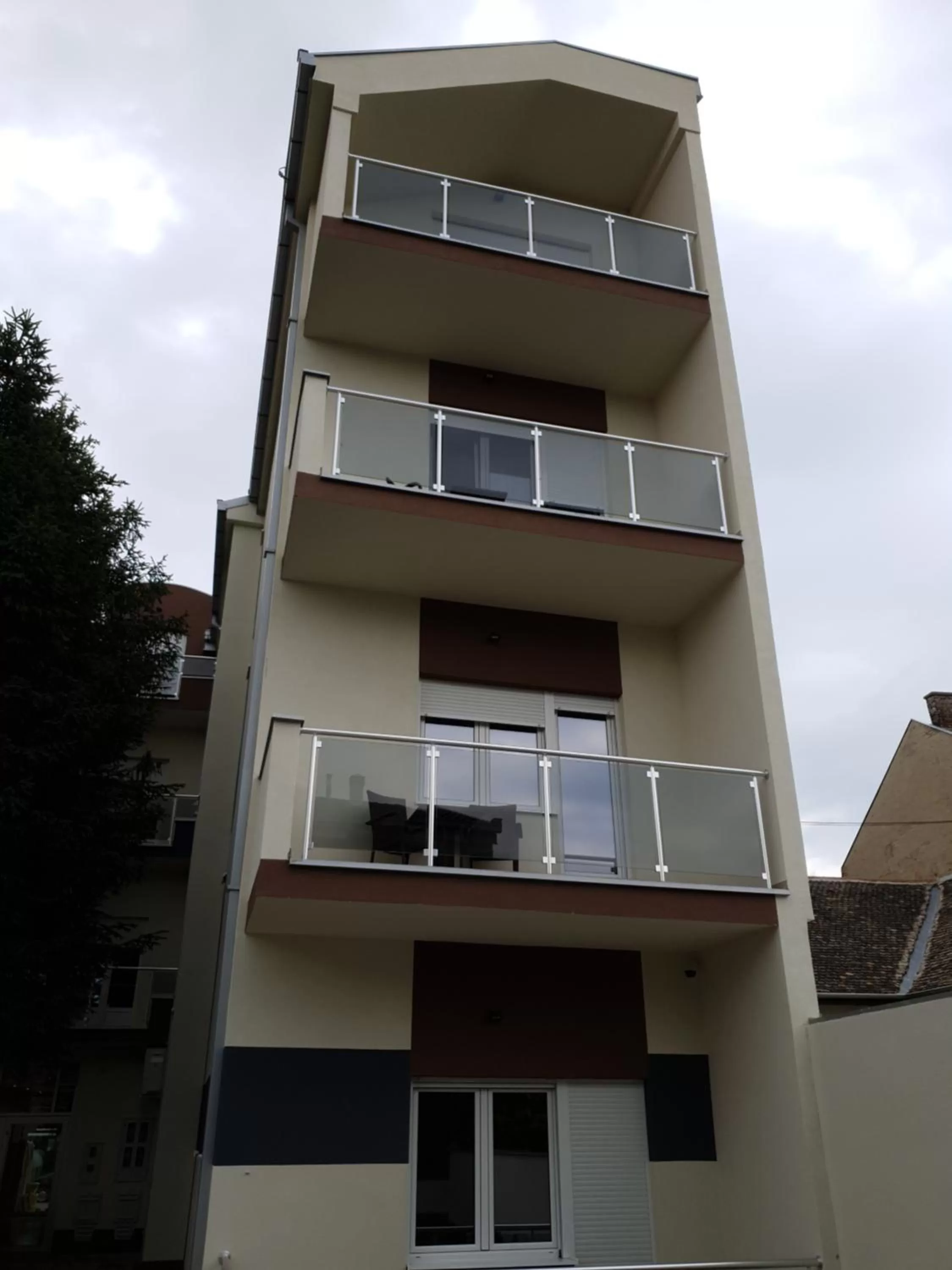 Property building in Konak Kutko