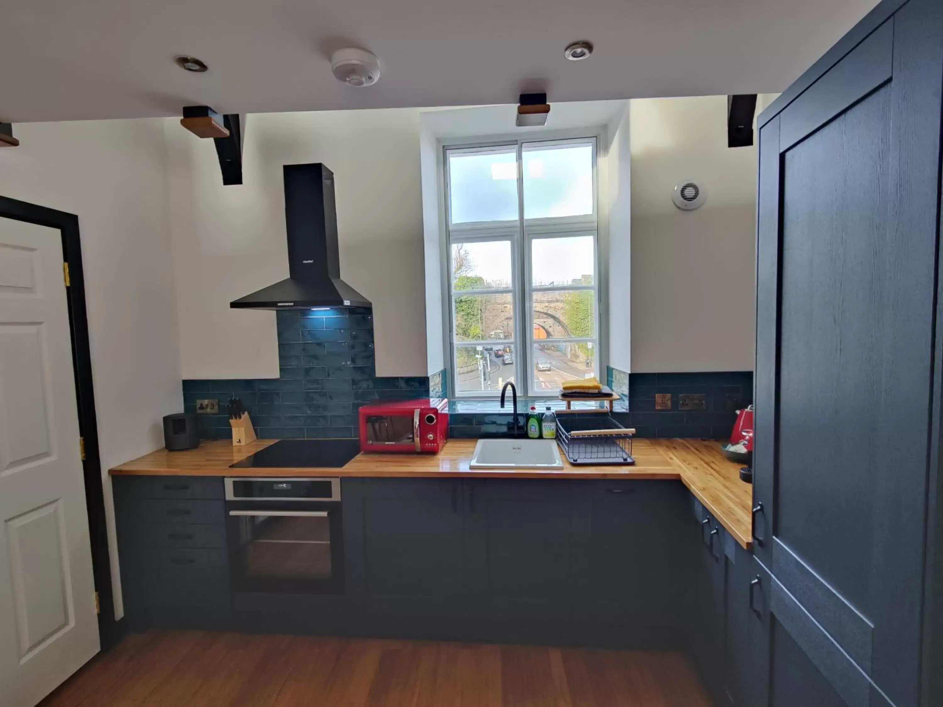 Kitchen/Kitchenette in Slateford House 1770 by The House of Danu