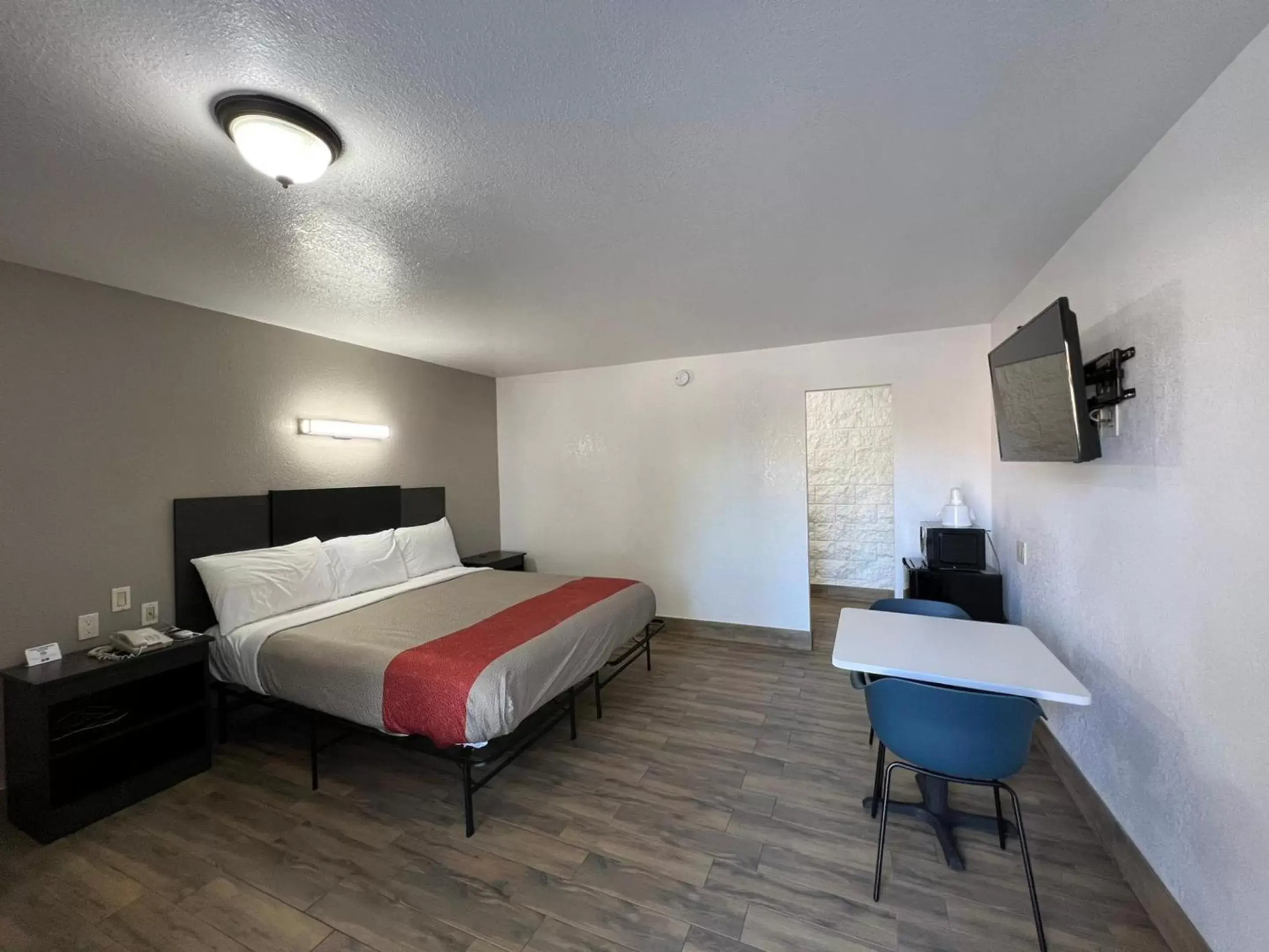 Bed in Motel 6-Orange, CA - Anaheim