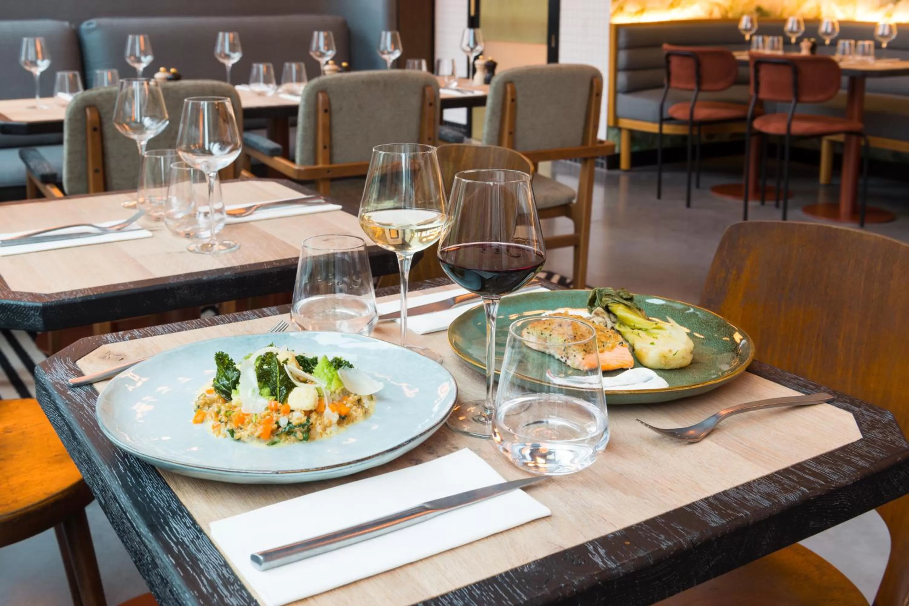 Restaurant/places to eat in The Originals Boutique, Hôtel Maison Montmartre Paris Les Puces