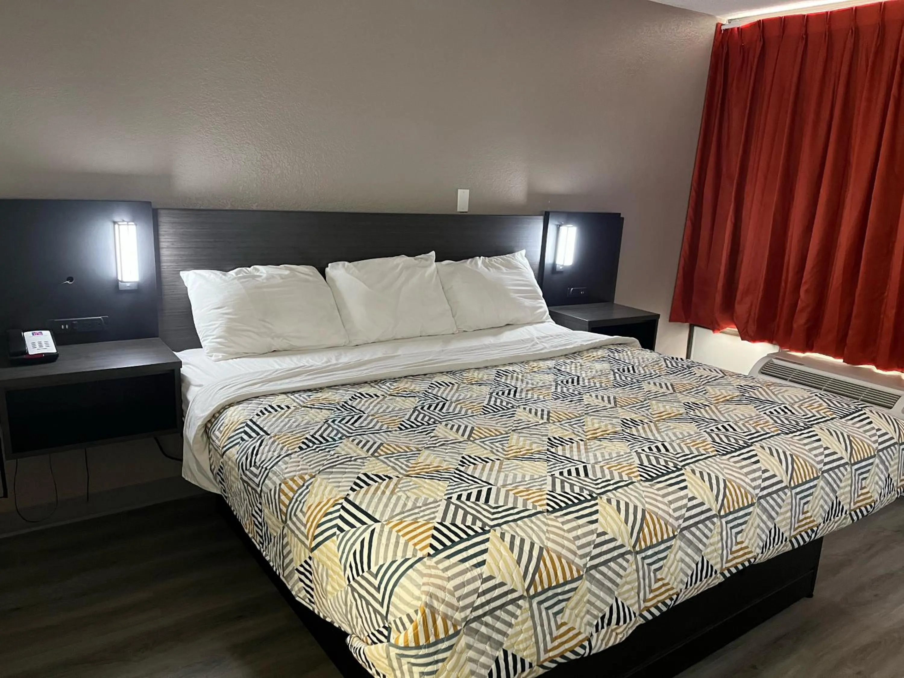 Bedroom, Bed in Motel 6 Baton Rouge Southeast