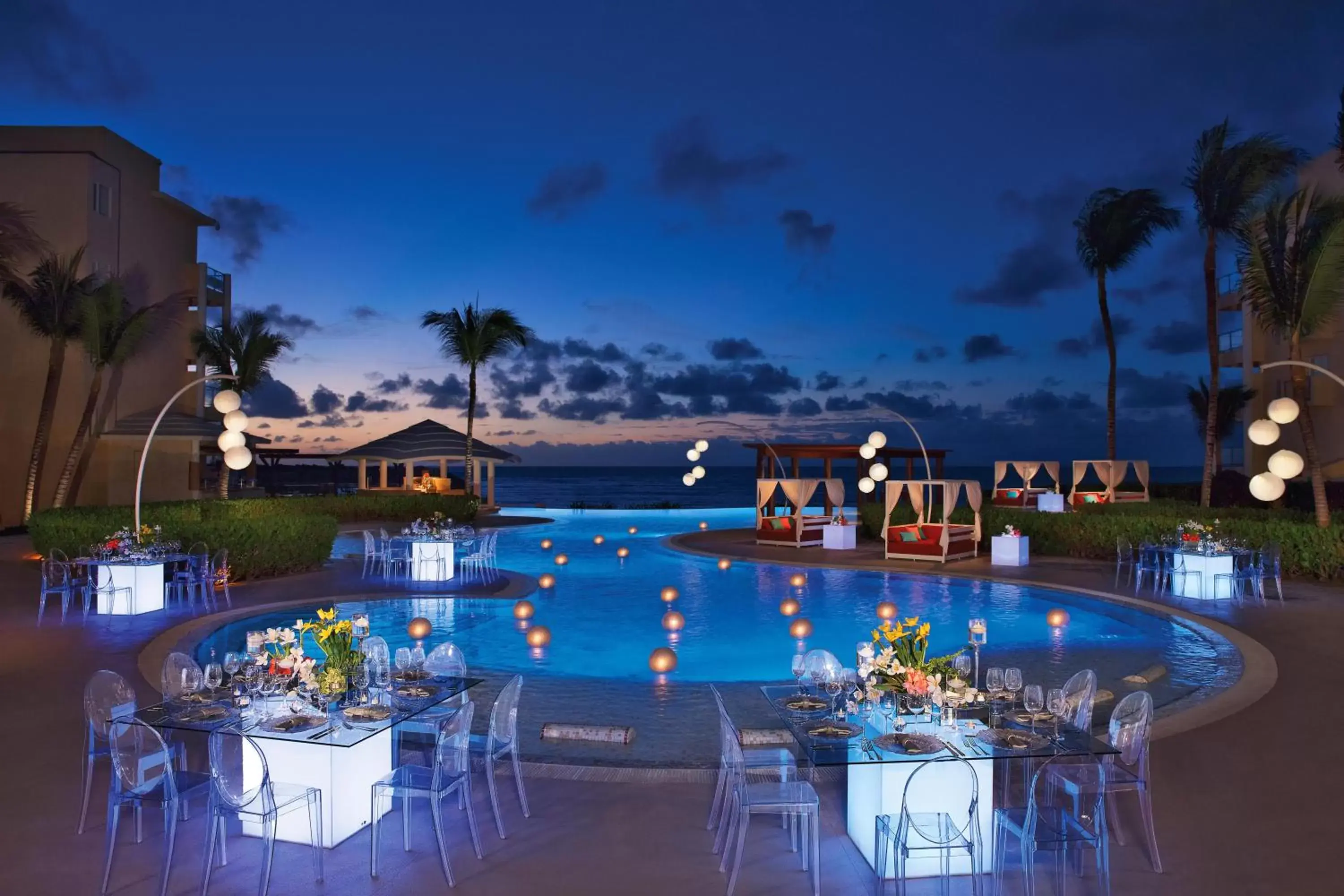 Banquet/Function facilities, Swimming Pool in Dreams Jade Resort & Spa - All Inclusive
