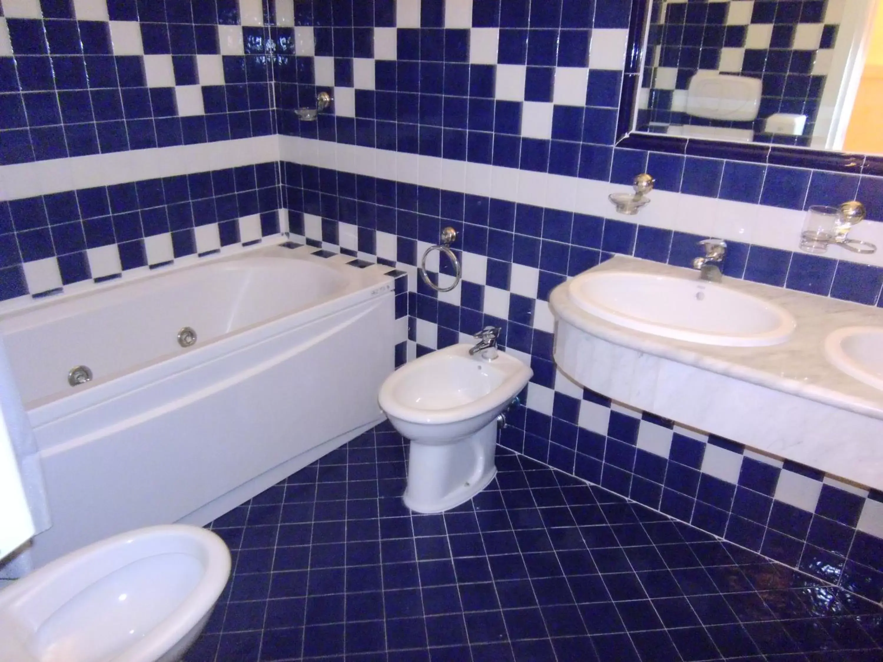 Toilet, Bathroom in Cambridge Hotel