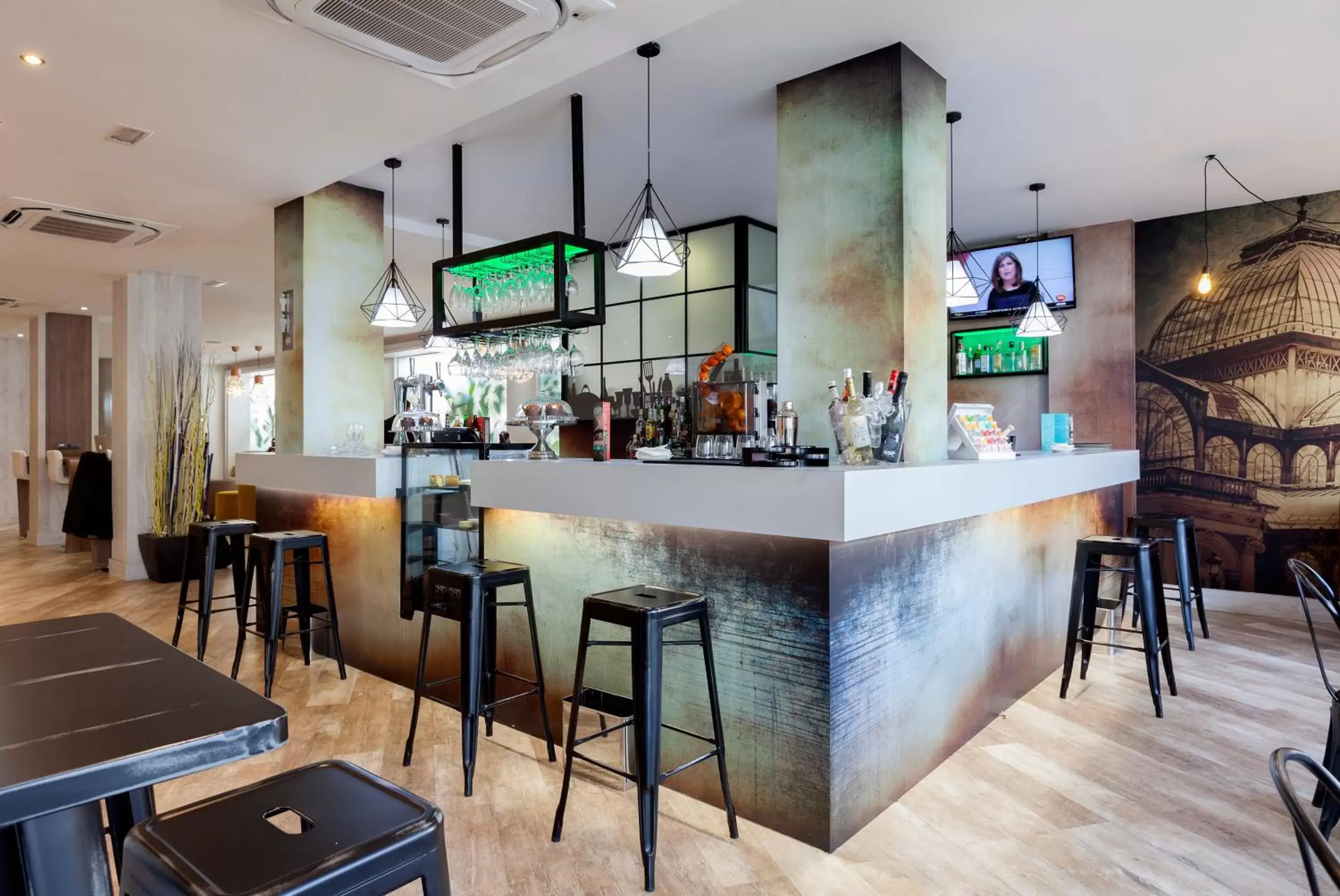 Lounge or bar, Restaurant/Places to Eat in Hotel Puerta de Toledo