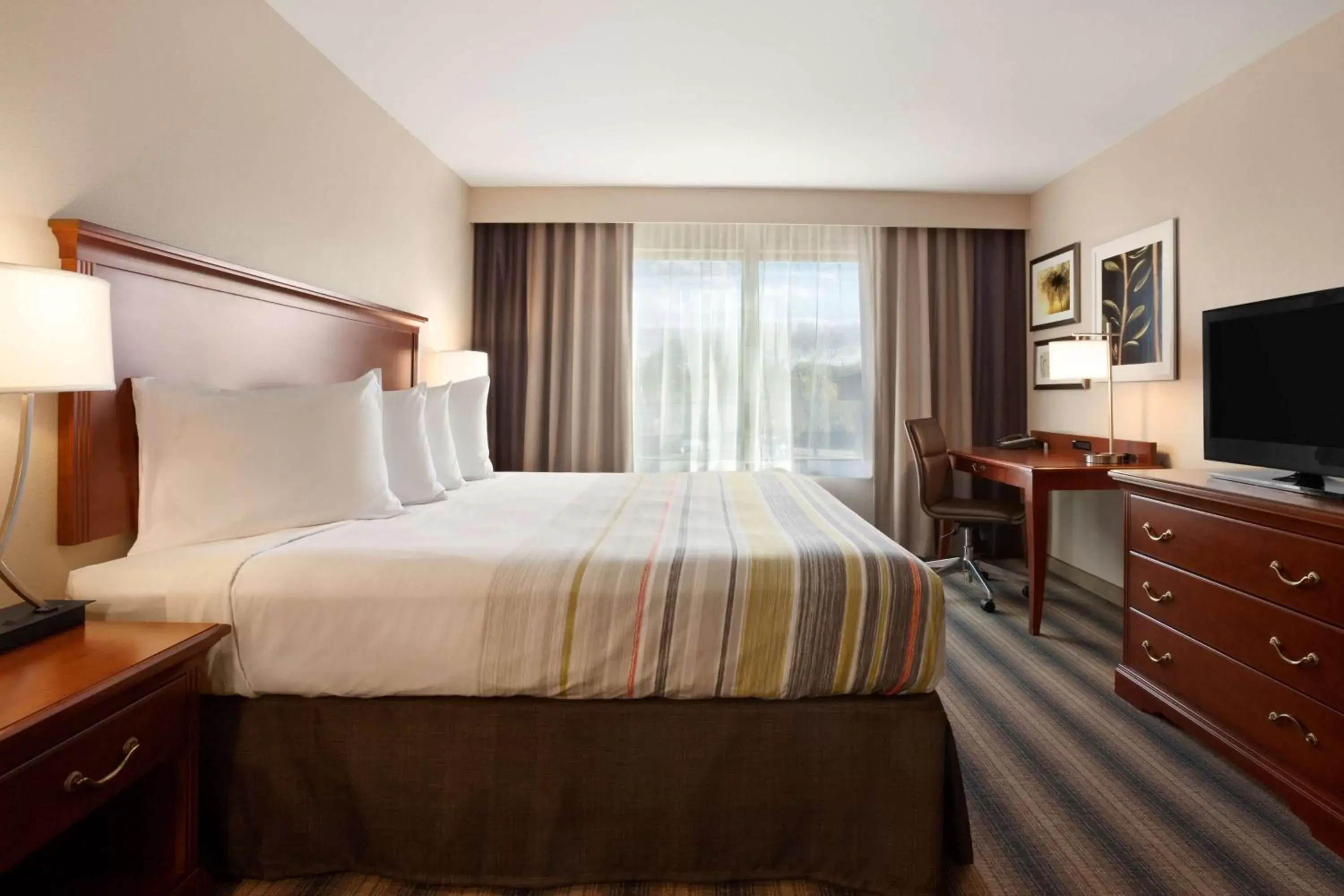 Photo of the whole room, Bed in Country Inn & Suites by Radisson, Roseville, MN