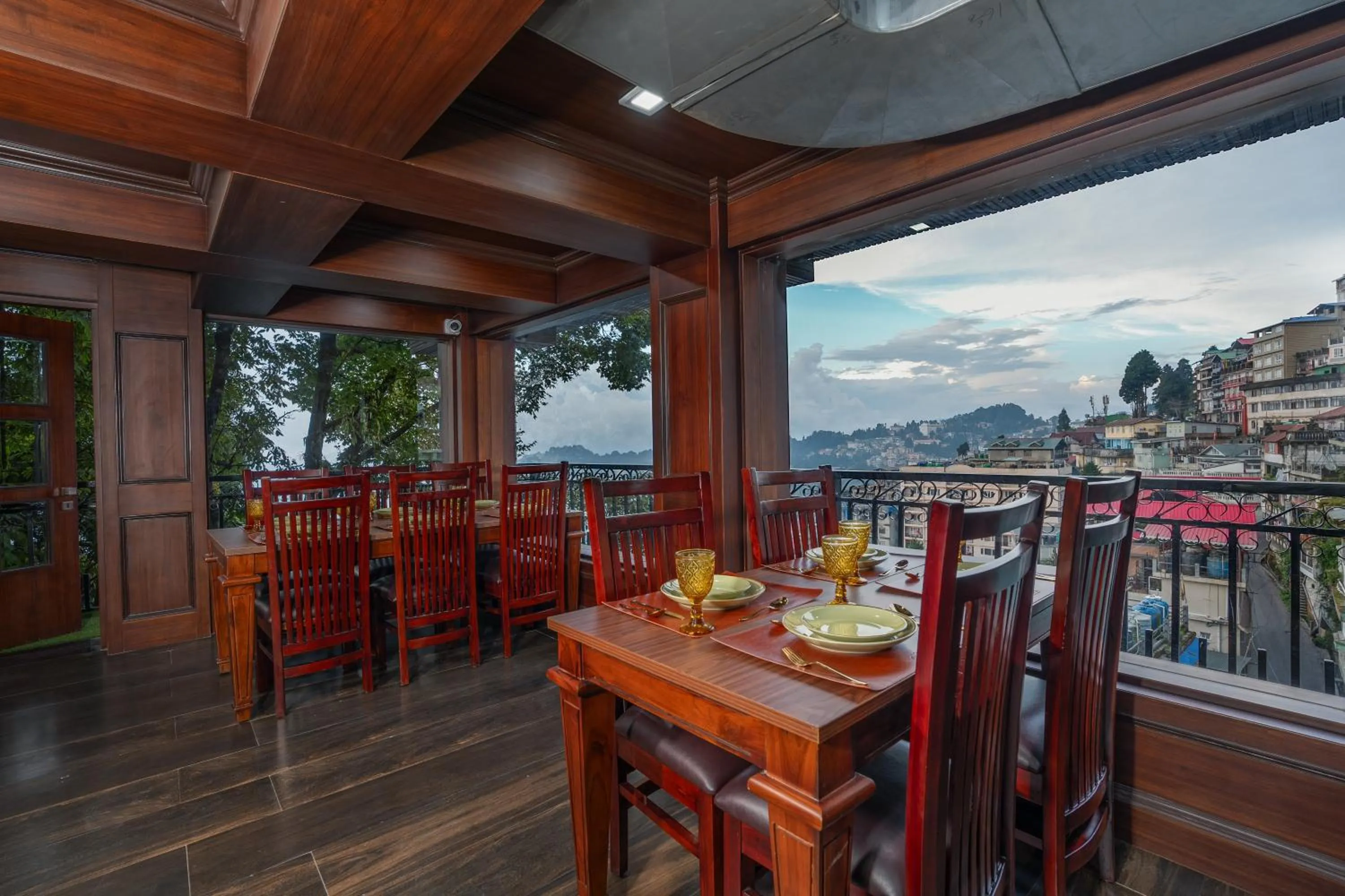 Restaurant/places to eat in The West Gate Posada By Summit