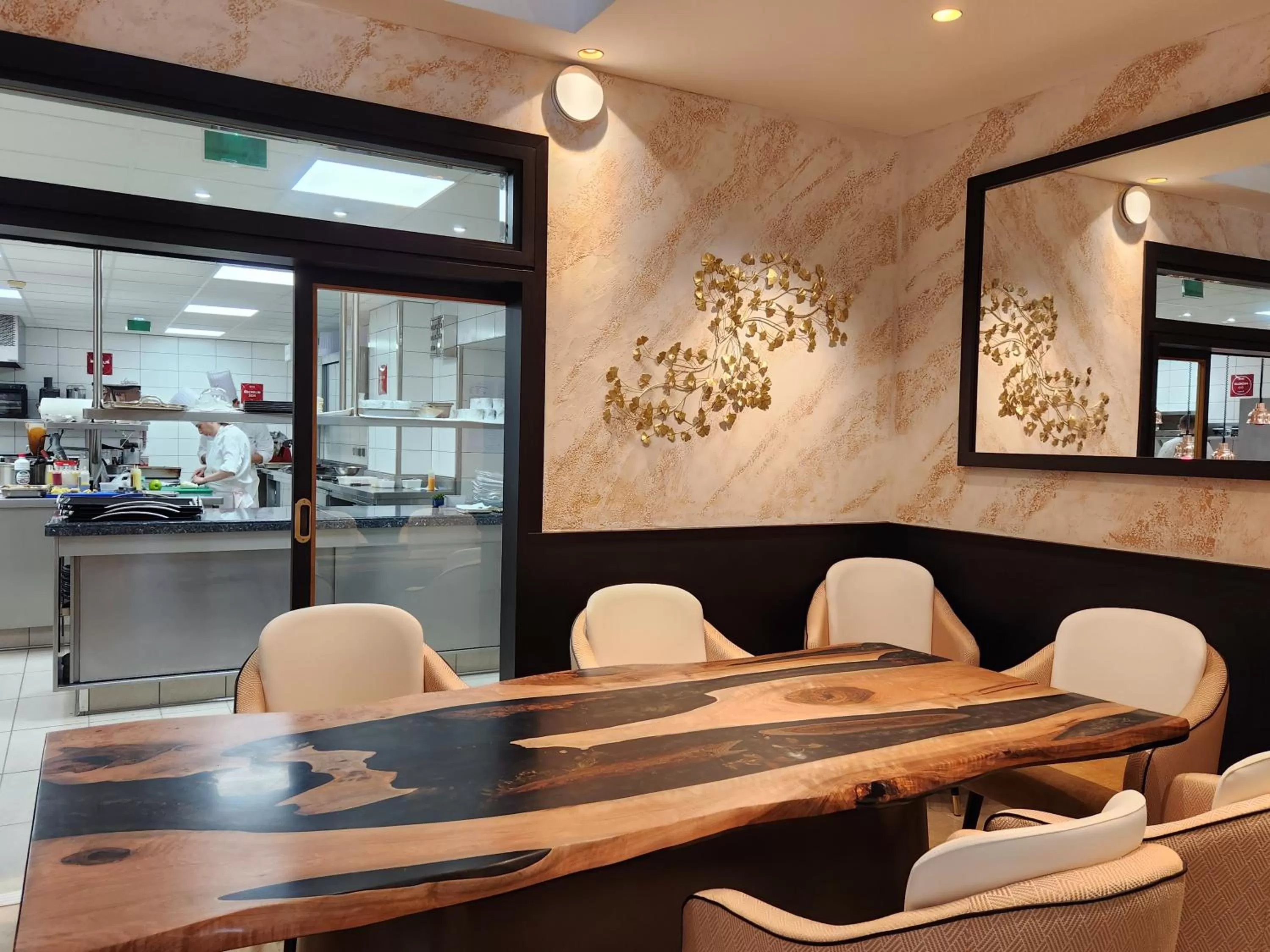 Restaurant/places to eat in La Côte Saint Jacques