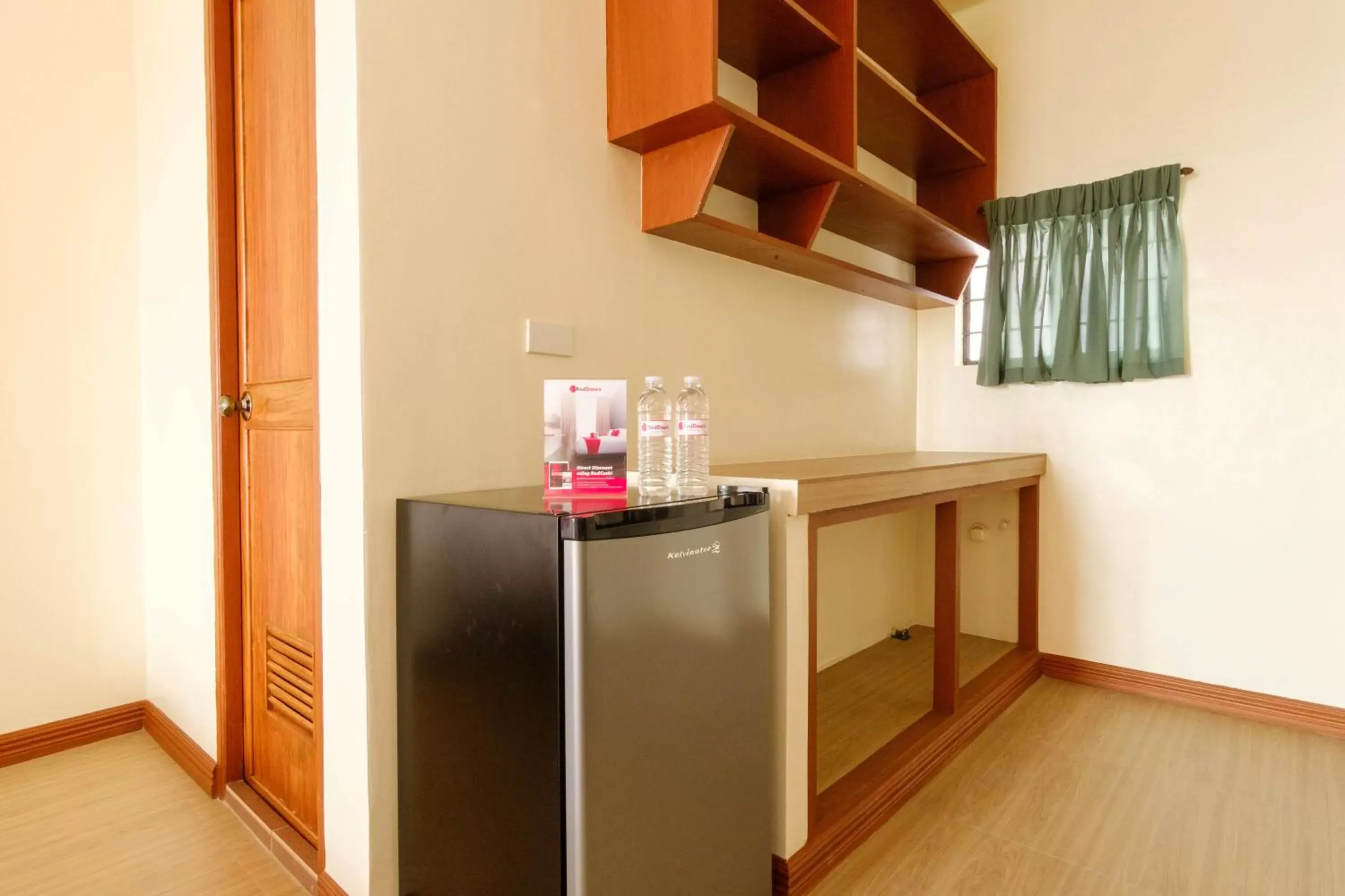 Drinks in RedDoorz Plus near Johnson and Johnson Paranaque Drinks in RedDoorz Plus near Johnson and Johnson Paranaque