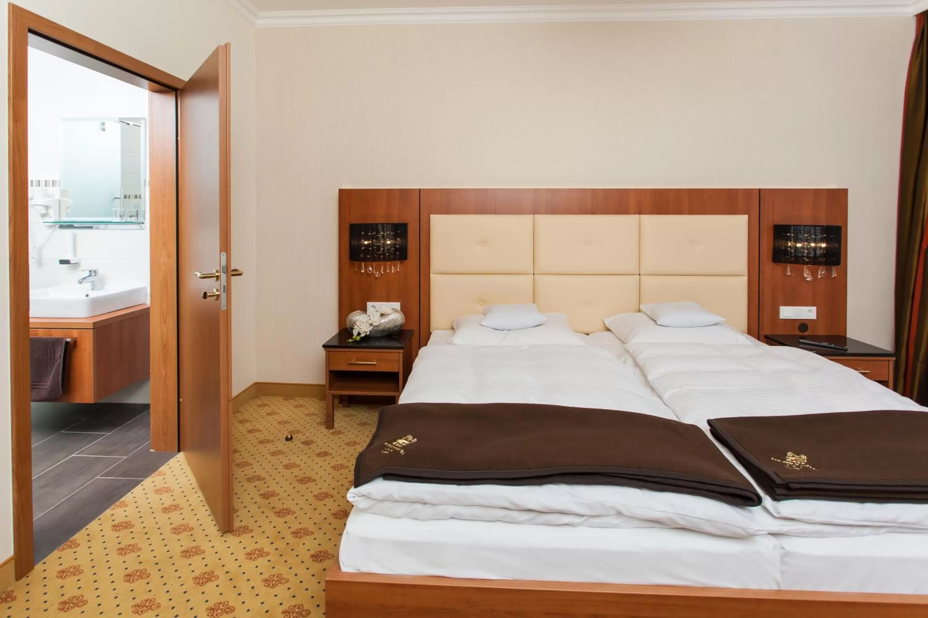 Bed in Thermalhotel Gass