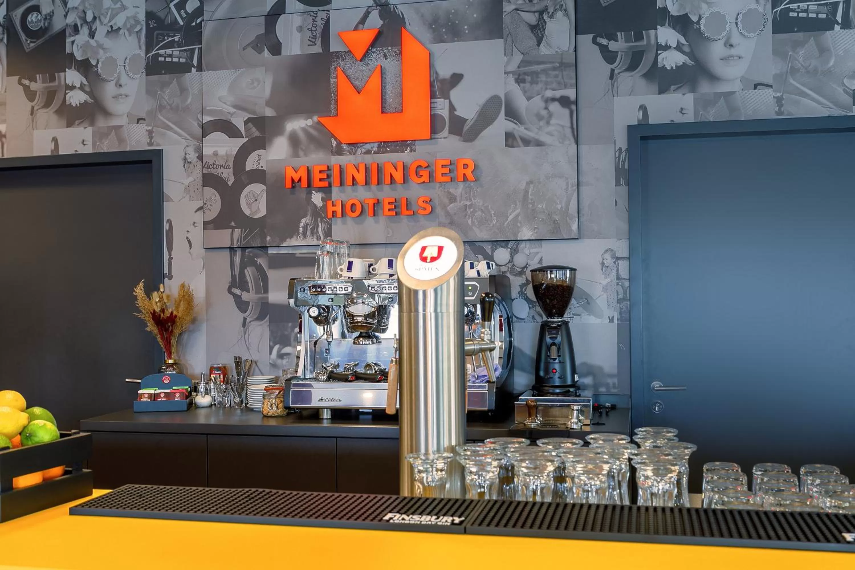 Lounge or bar, Restaurant/Places to Eat in MEININGER Hotel Dresden Zentrum