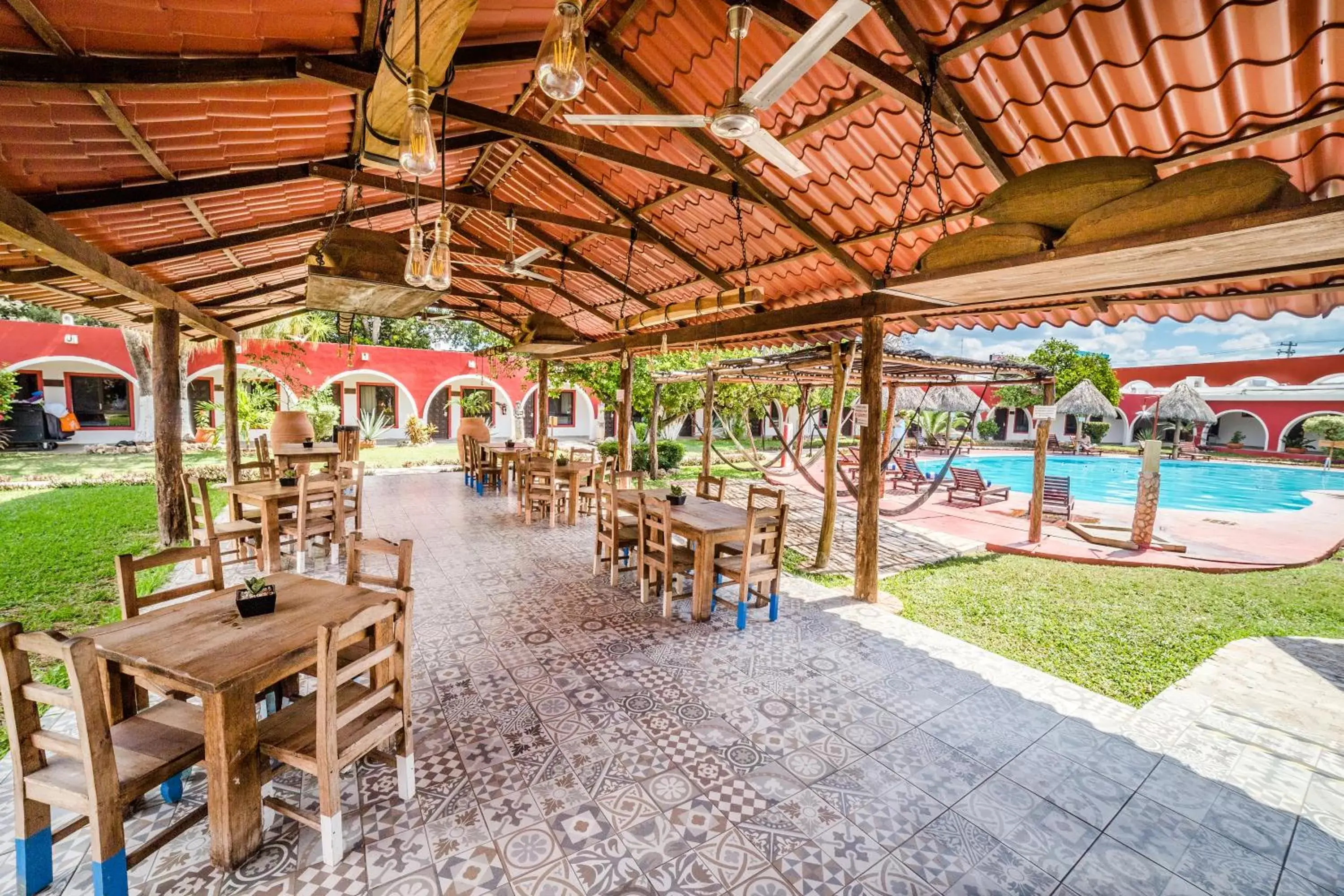 Balcony/Terrace, Restaurant/Places to Eat in Hacienda Inn