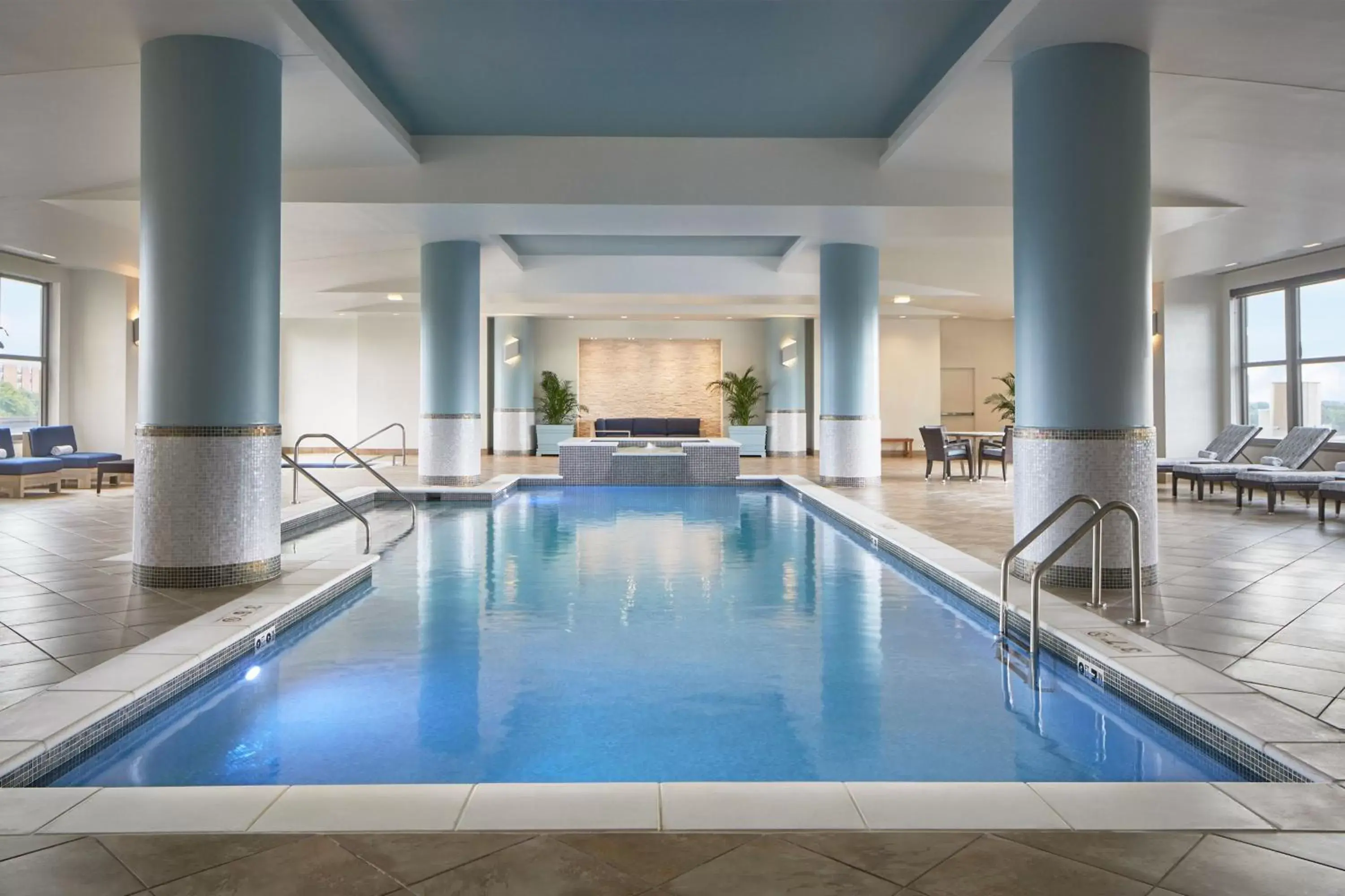 Swimming Pool in Lancaster Marriott at Penn Square