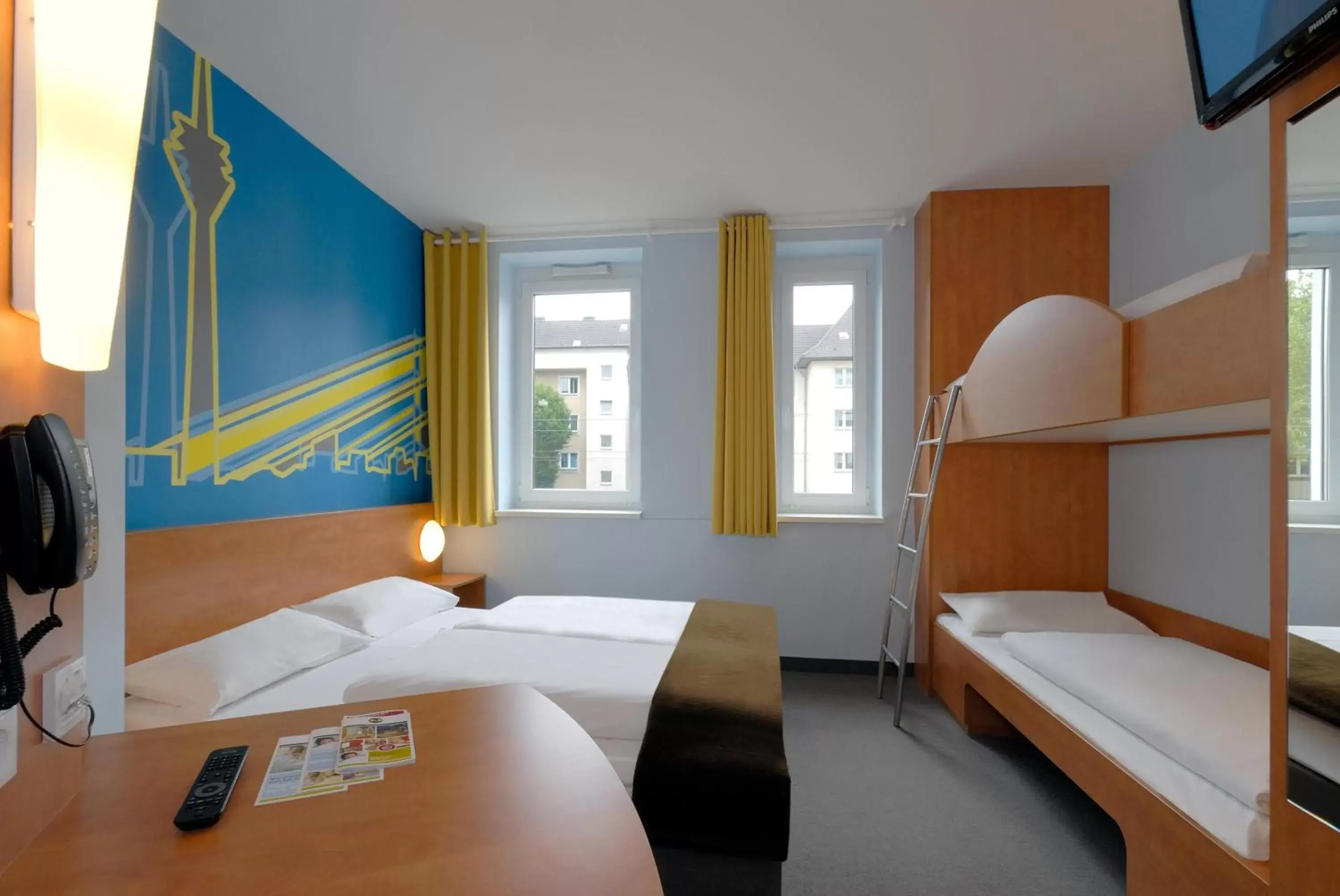 Photo of the whole room in B&B Hotel Düsseldorf - Mitte