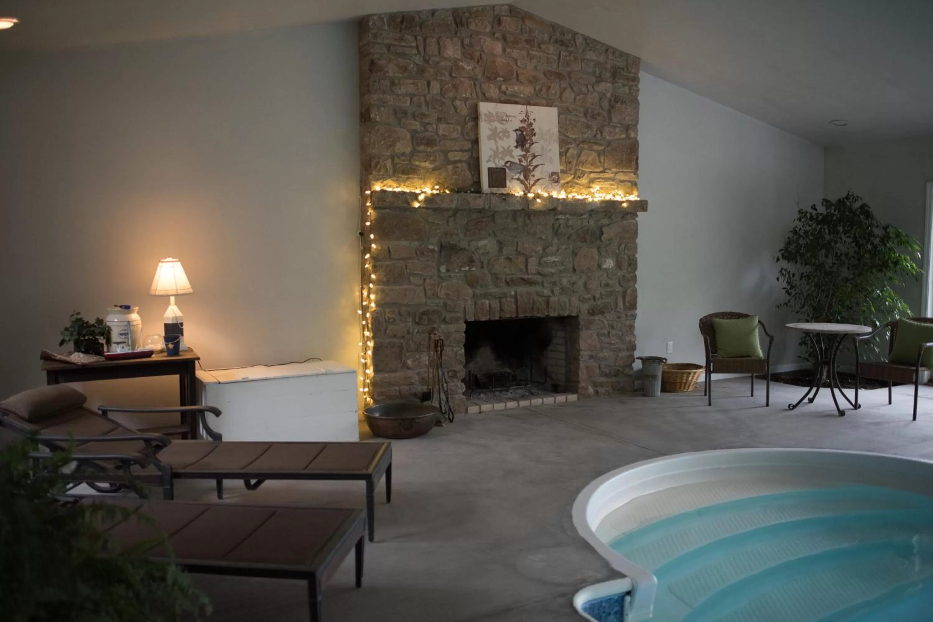 Swimming pool, Lounge/Bar in The Inn at White Oak