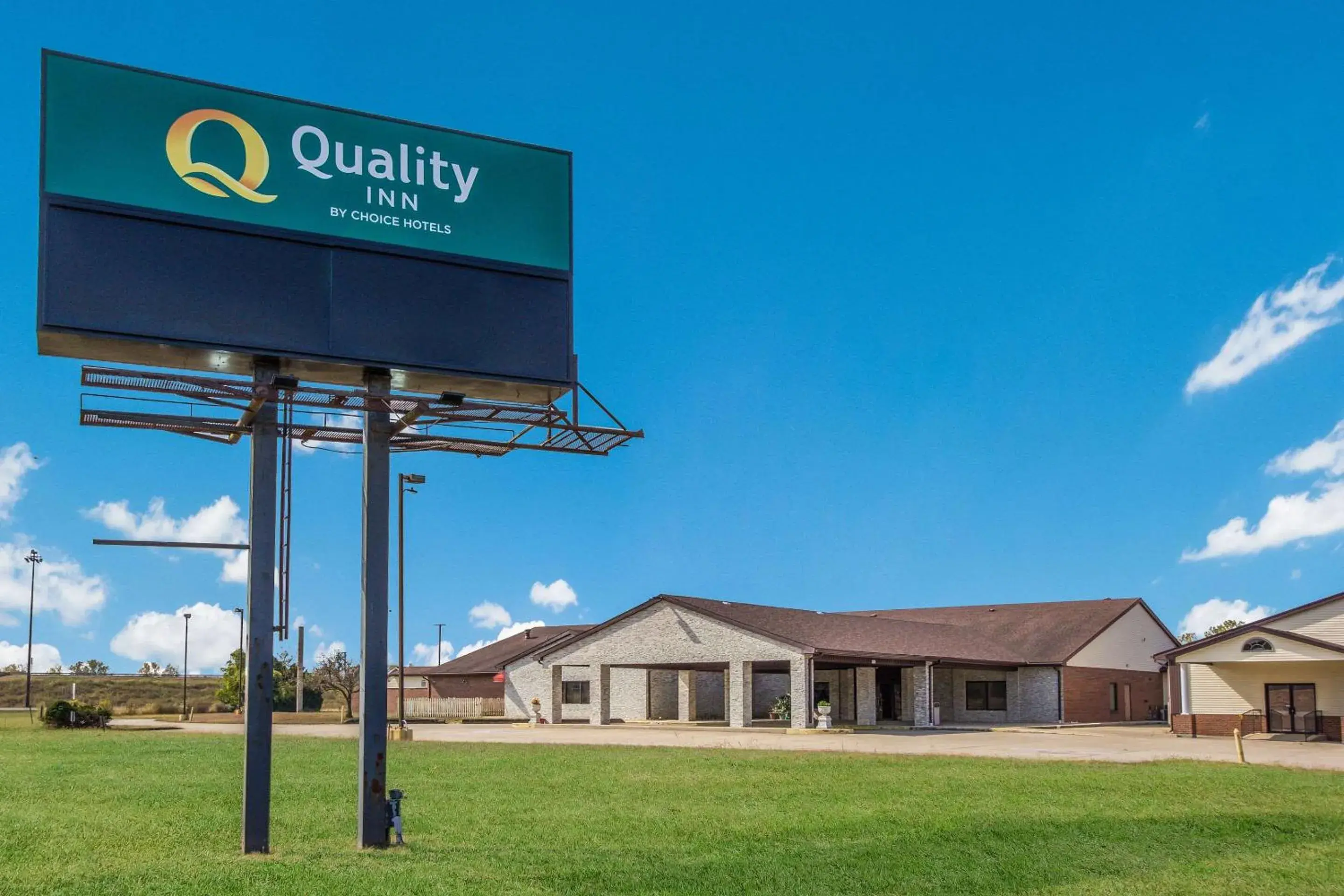 Property Building in Quality Inn