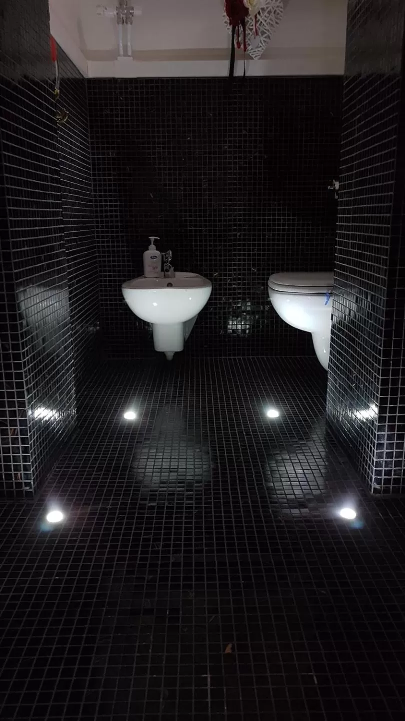 Toilet in Abbraccio di Romeo