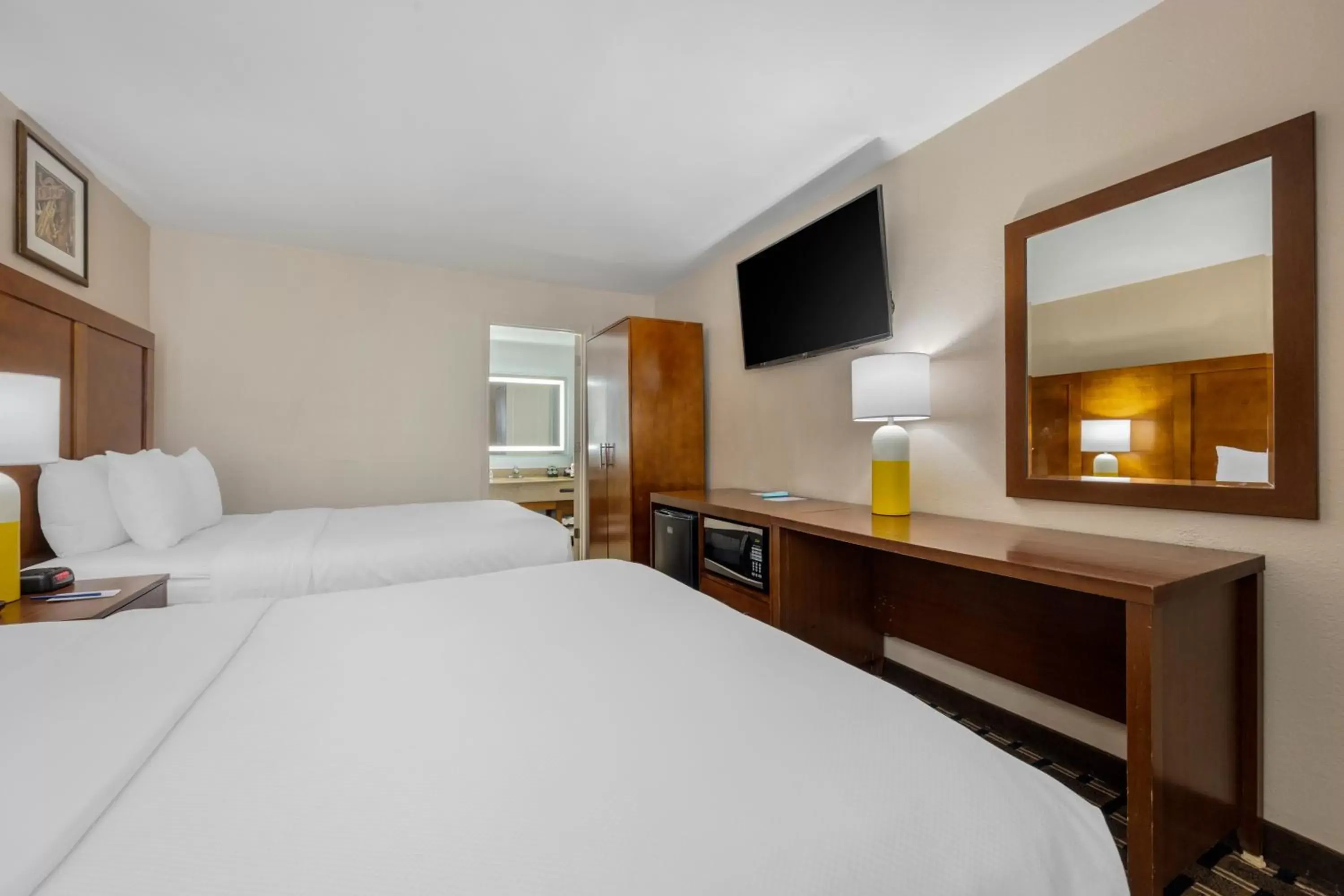 Bedroom, Bed in Comfort Inn Downtown Nashville - Music City Center