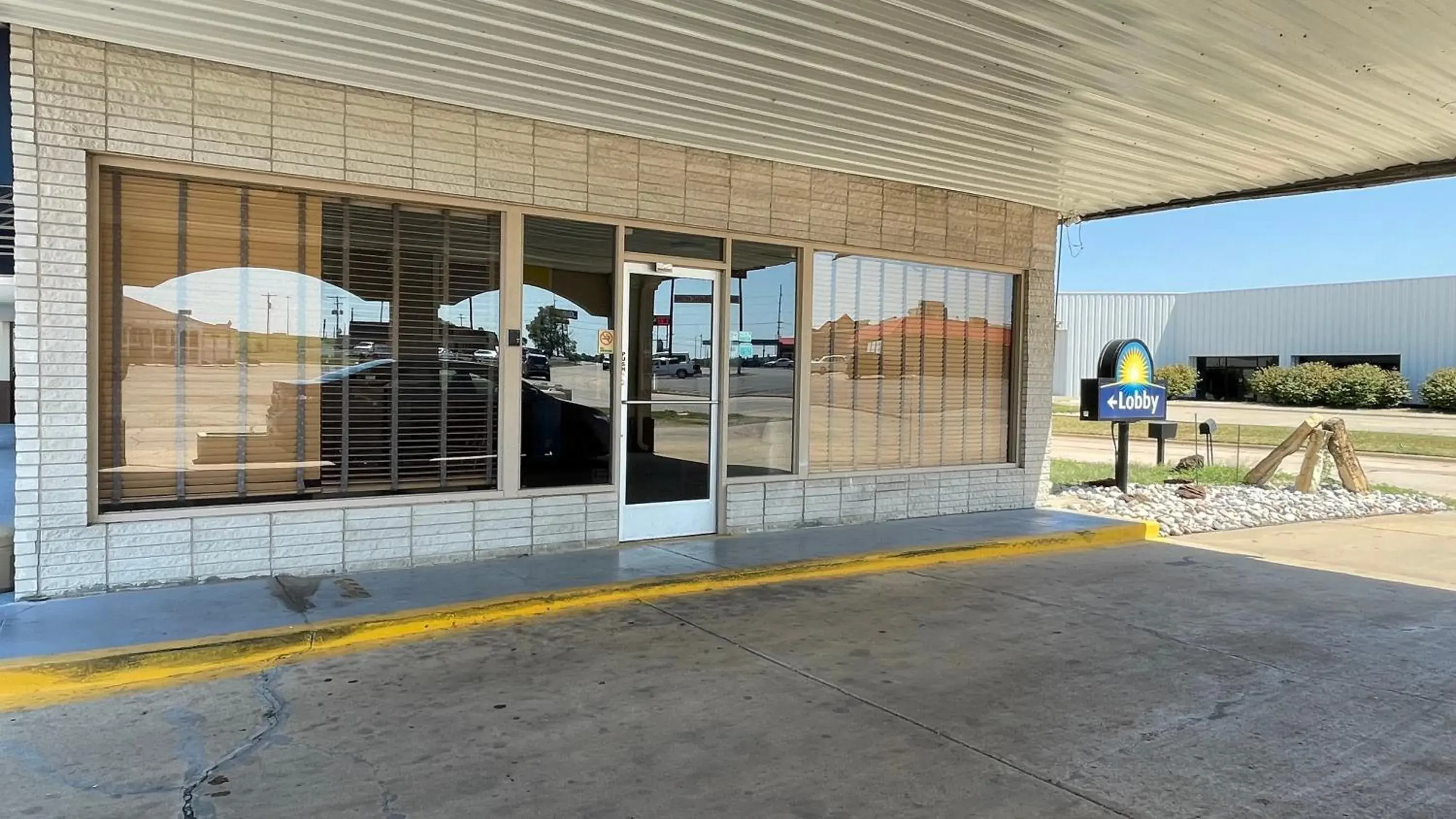 Facade/entrance in Days Inn by Wyndham Salina South