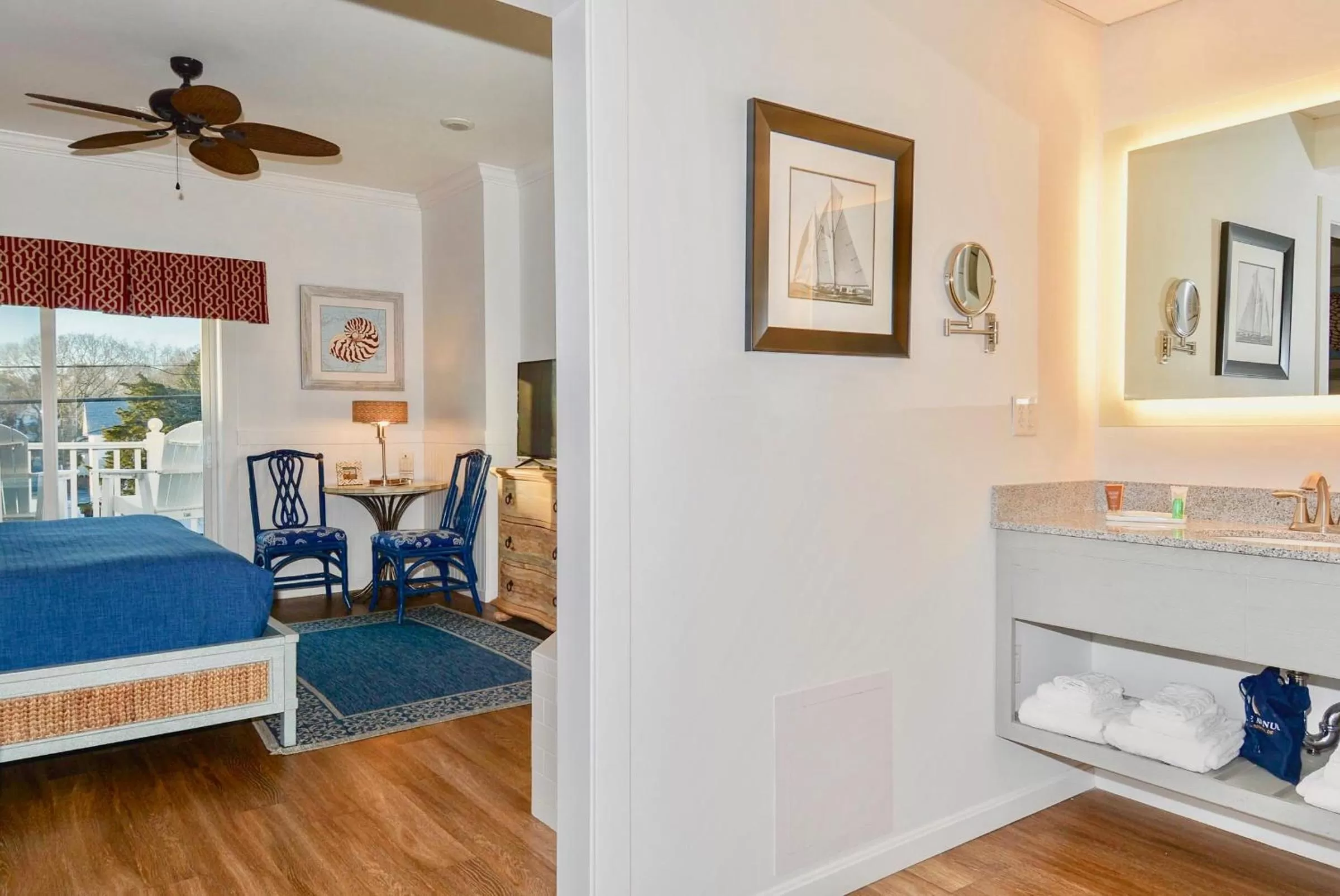 Hot Tub, Bed in Avenue Inn & Spa