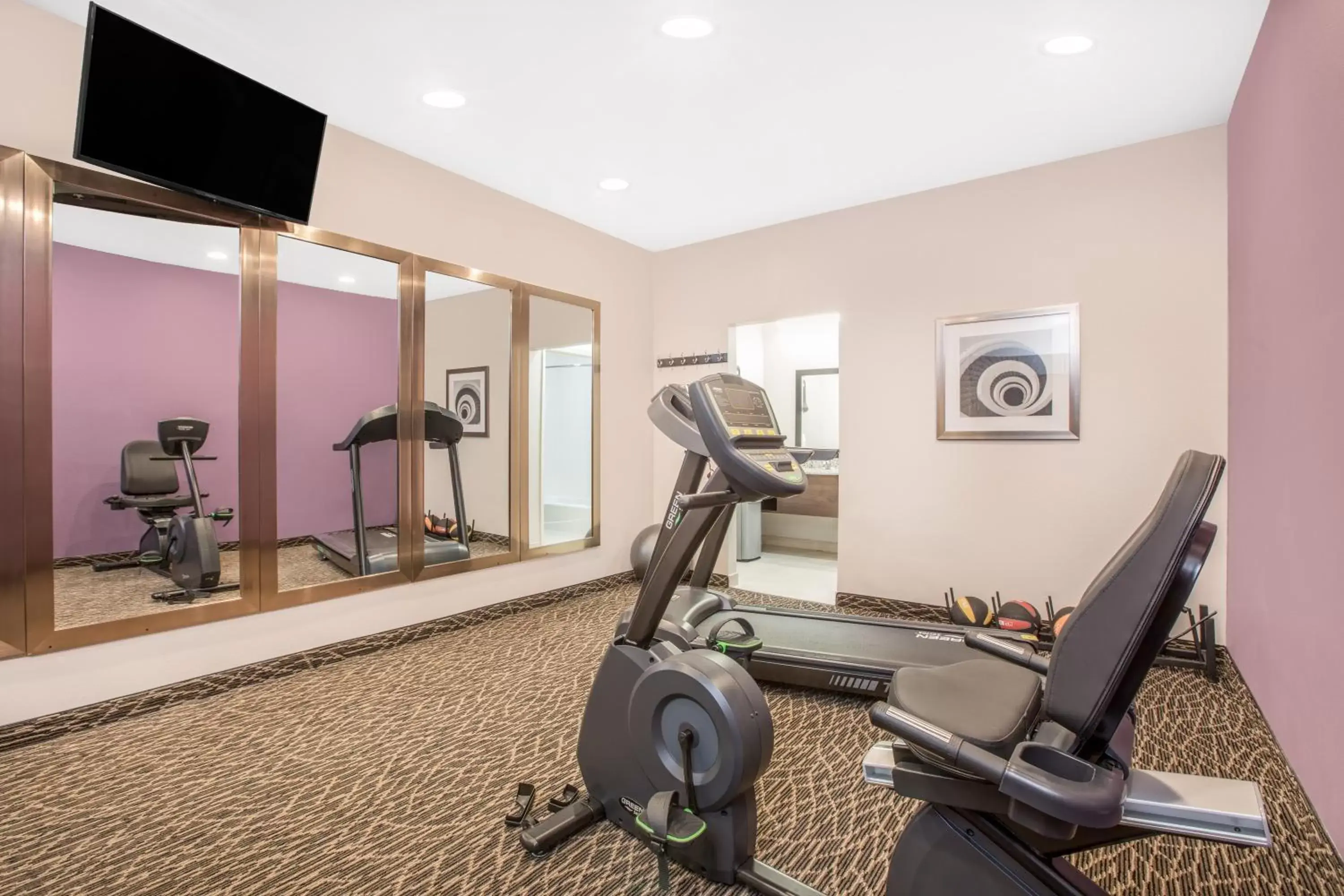 Fitness centre/facilities in Days Inn by Wyndham Bryan Fitness centre/facilities in Days Inn by Wyndham Bryan