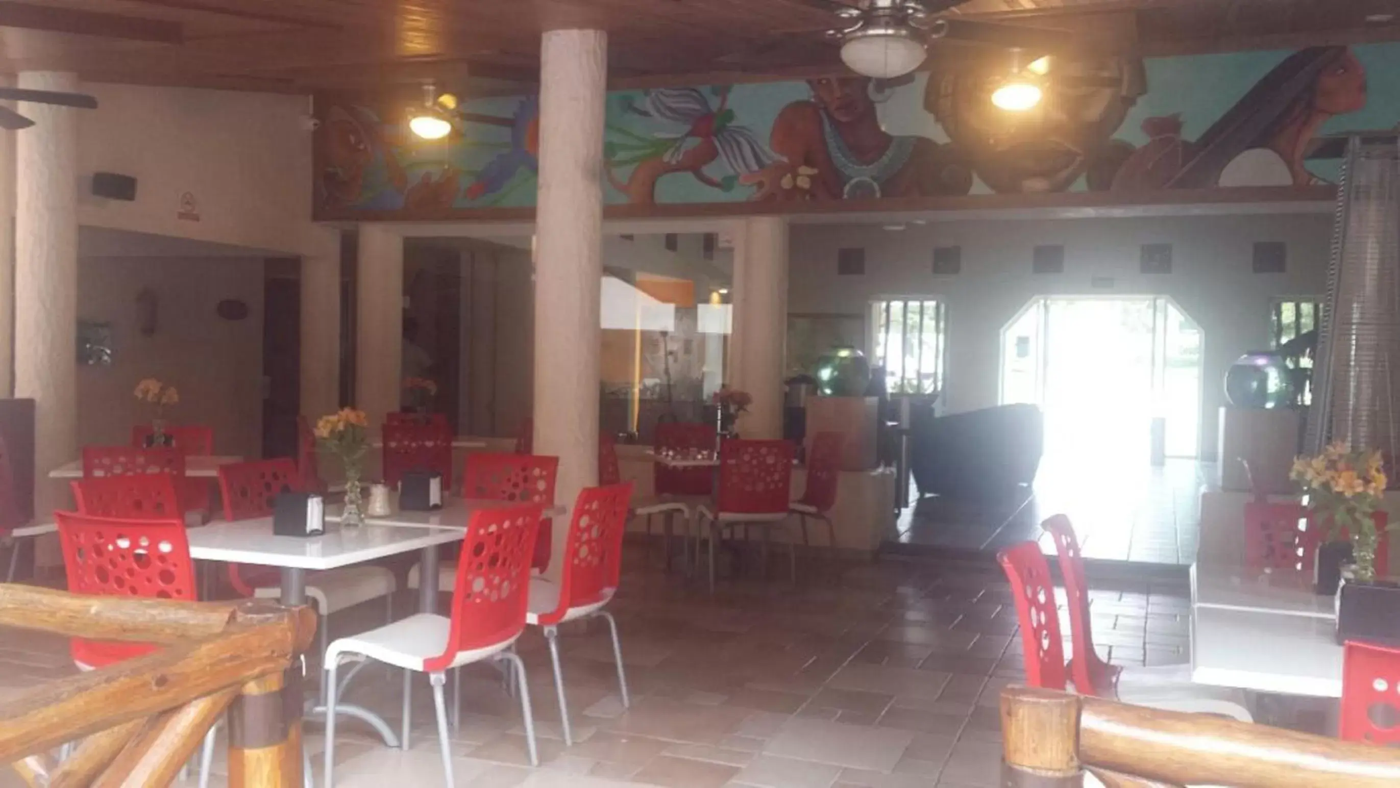 Restaurant/Places to Eat in Hotel Palapa Palace Inn