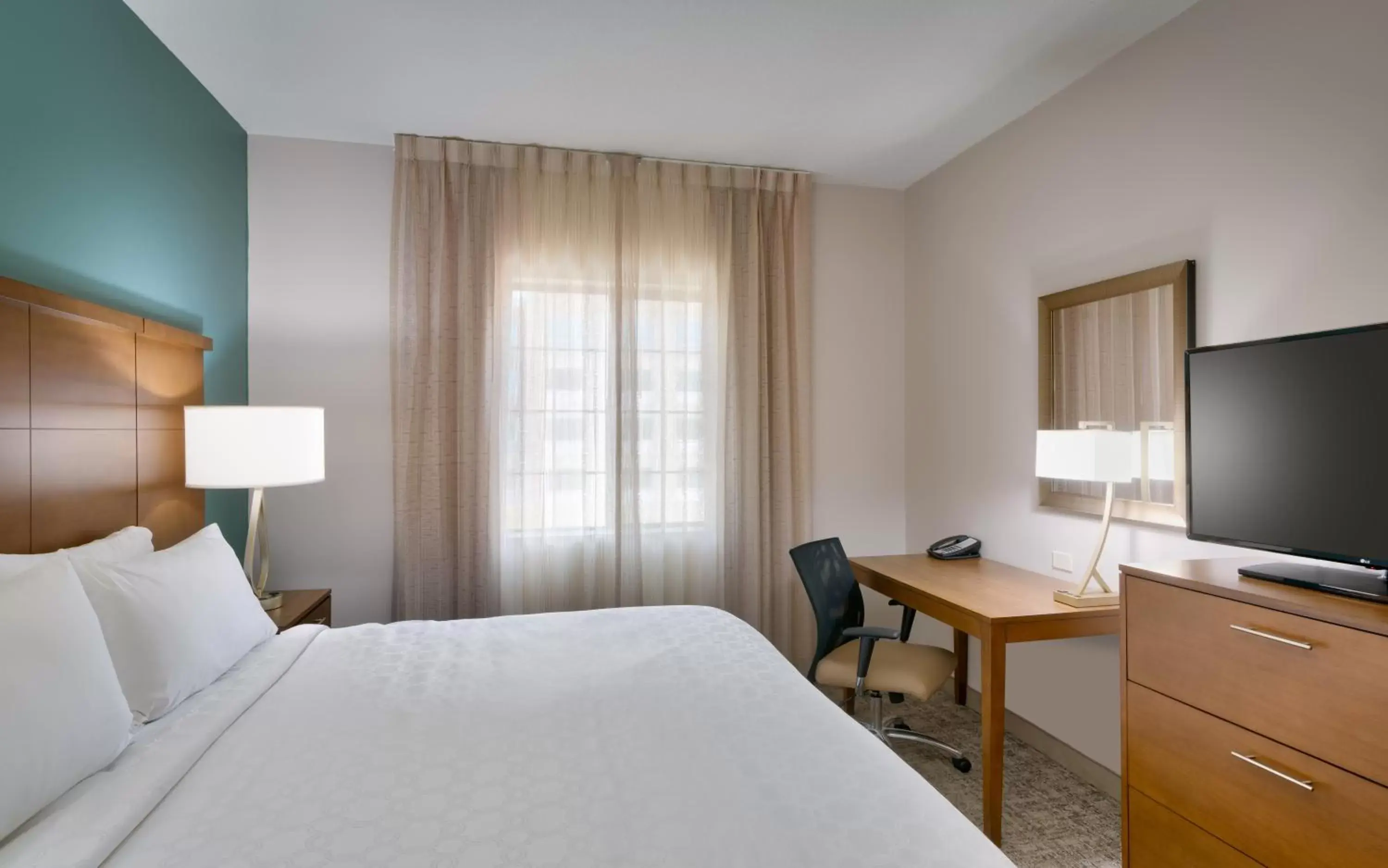 Bed in Staybridge Suites - Gainesville I-75, an IHG Hotel