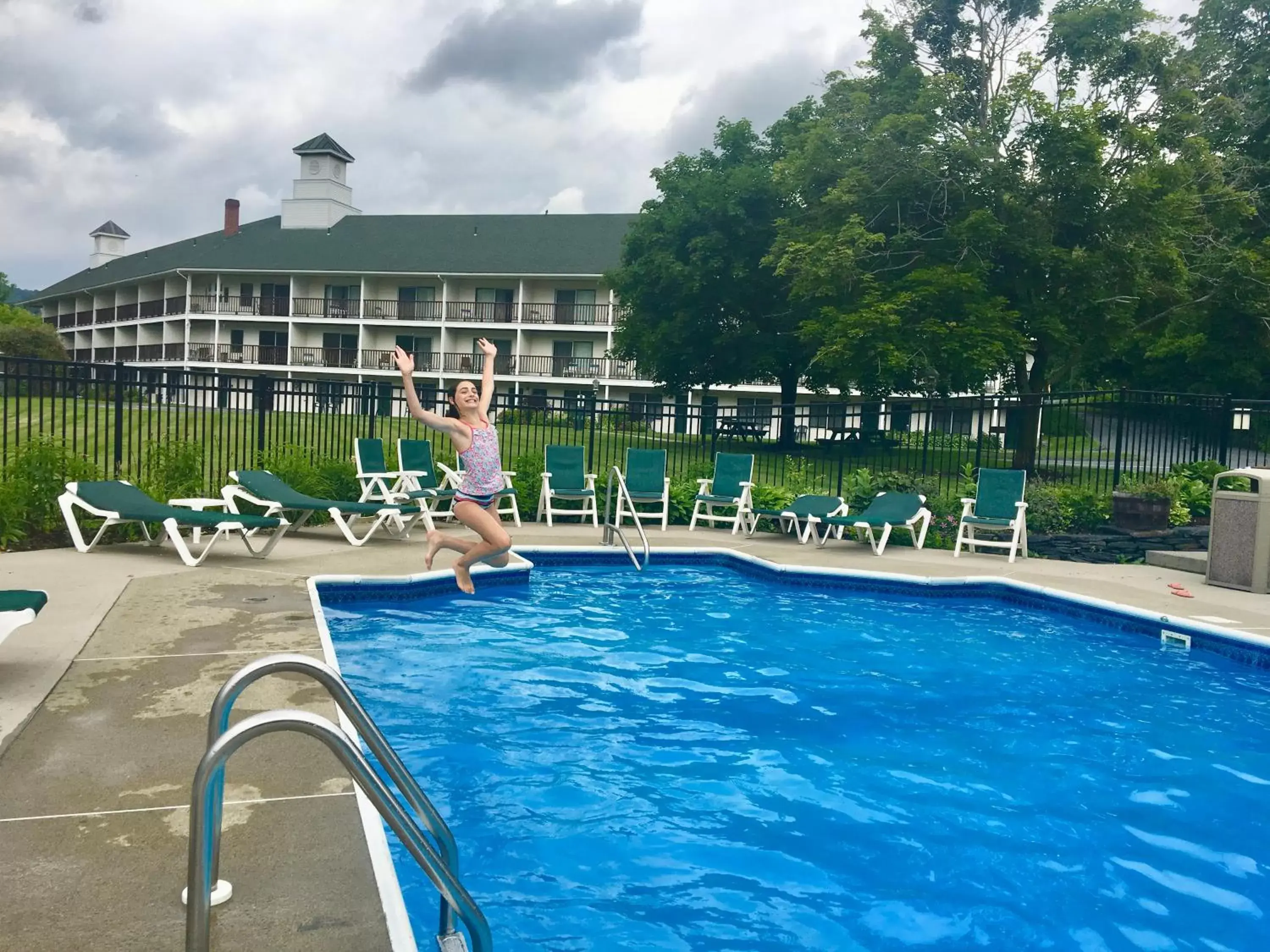 Swimming Pool in Fairbanks Inn