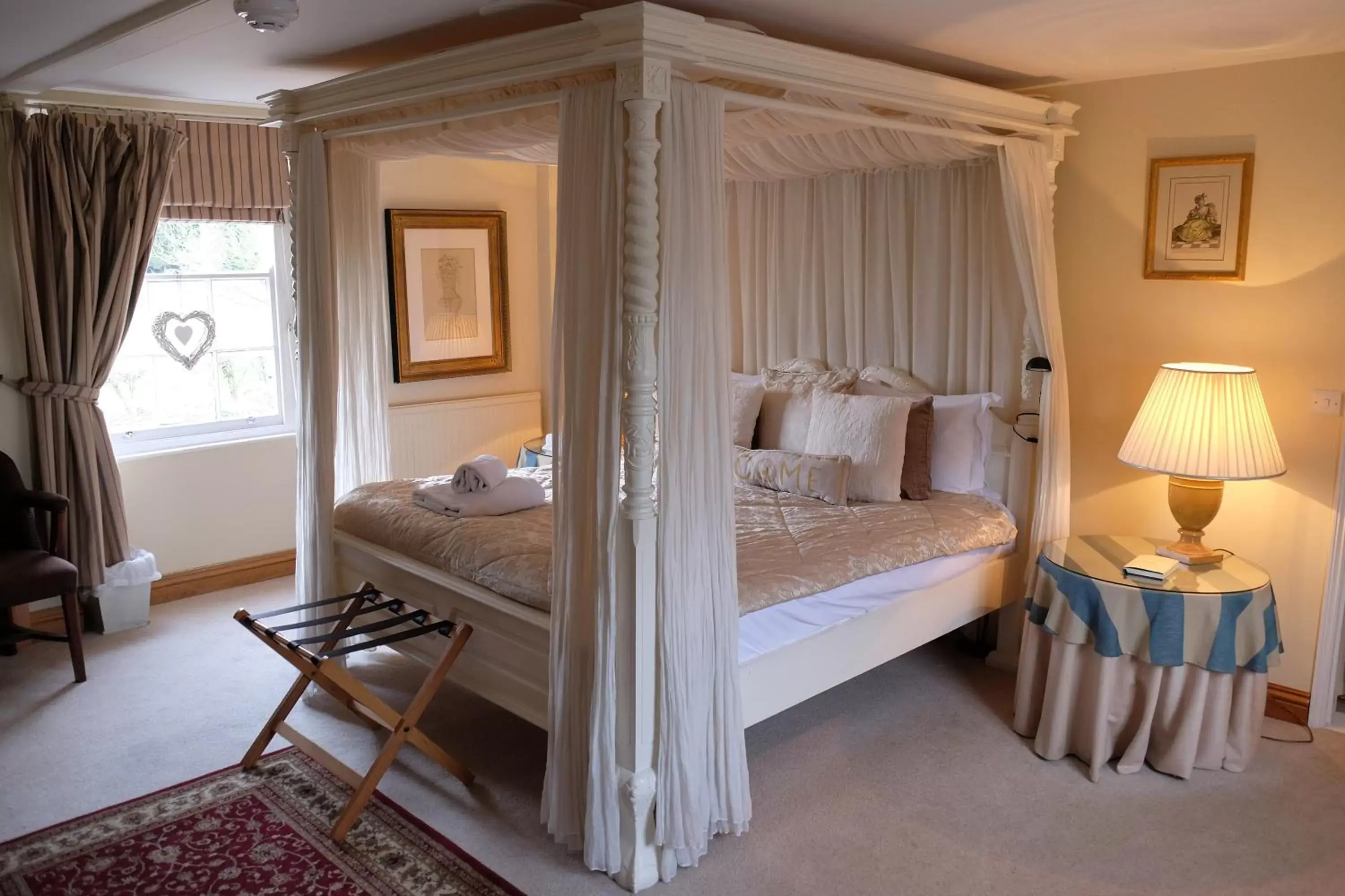 Bedroom, Bed in The Bedingfeld Arms