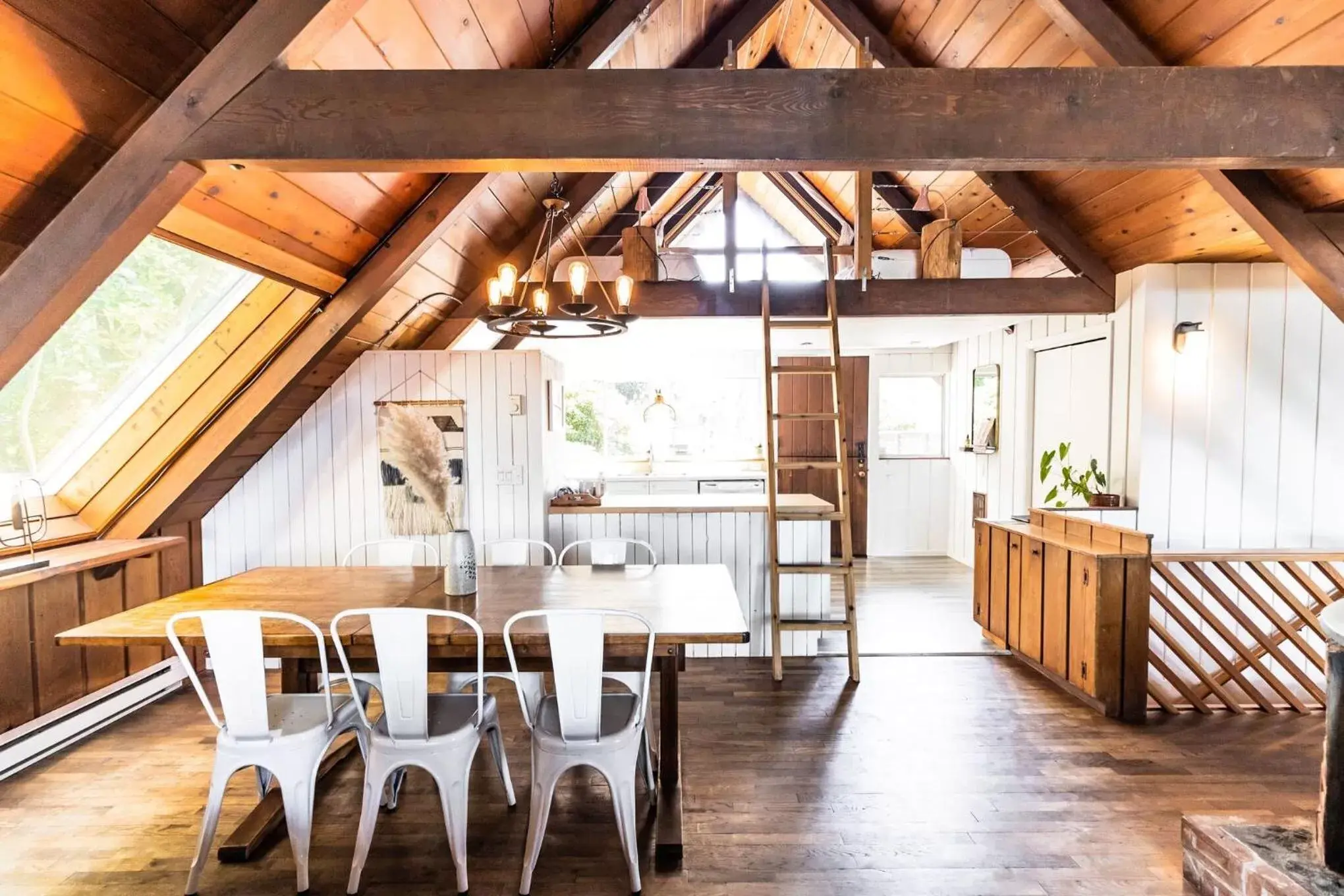 Dining area, Restaurant/Places to Eat in The Shoreline Tofino