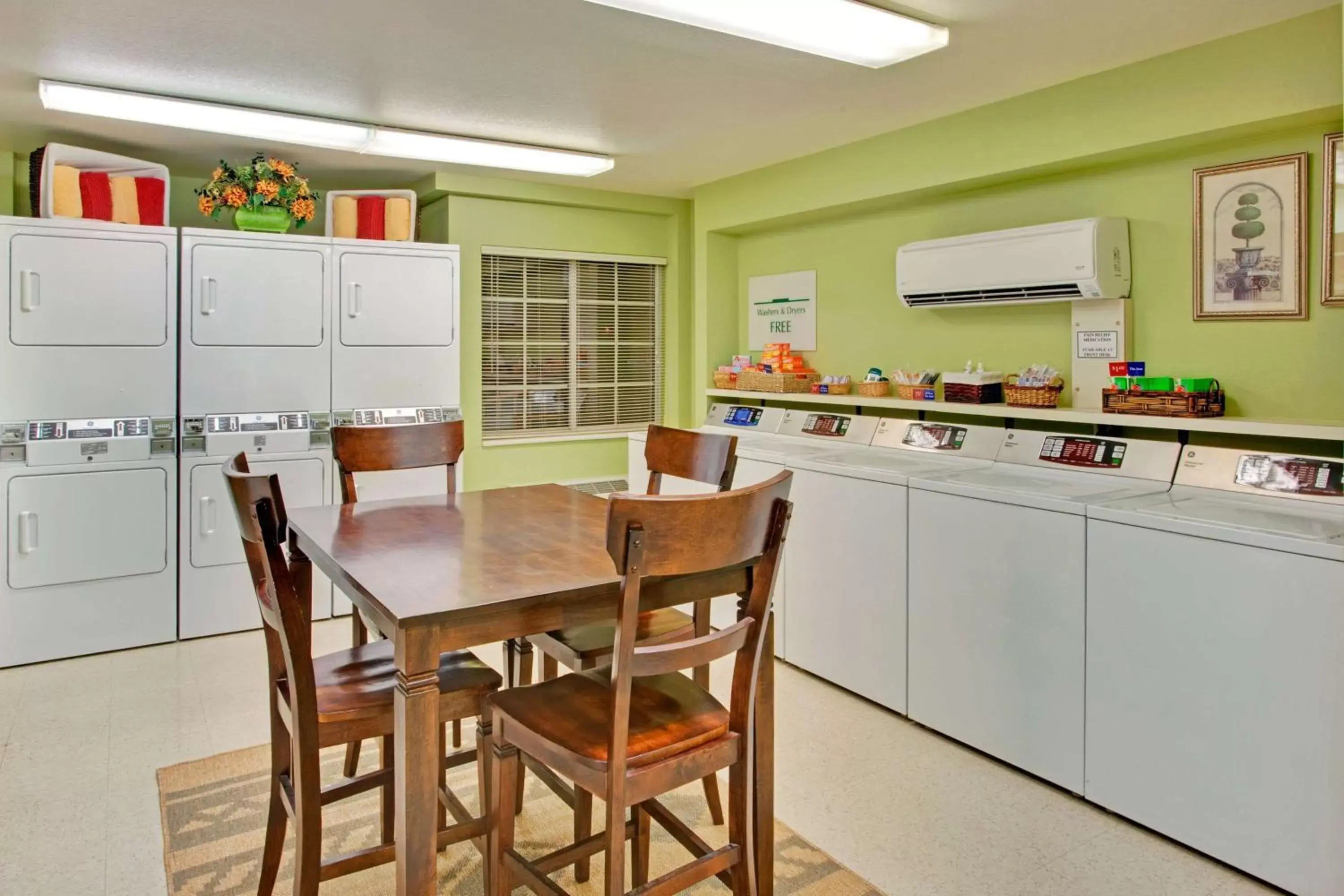 laundry in Sonesta Simply Suites Phoenix Tempe laundry in Sonesta Simply Suites Phoenix Tempe