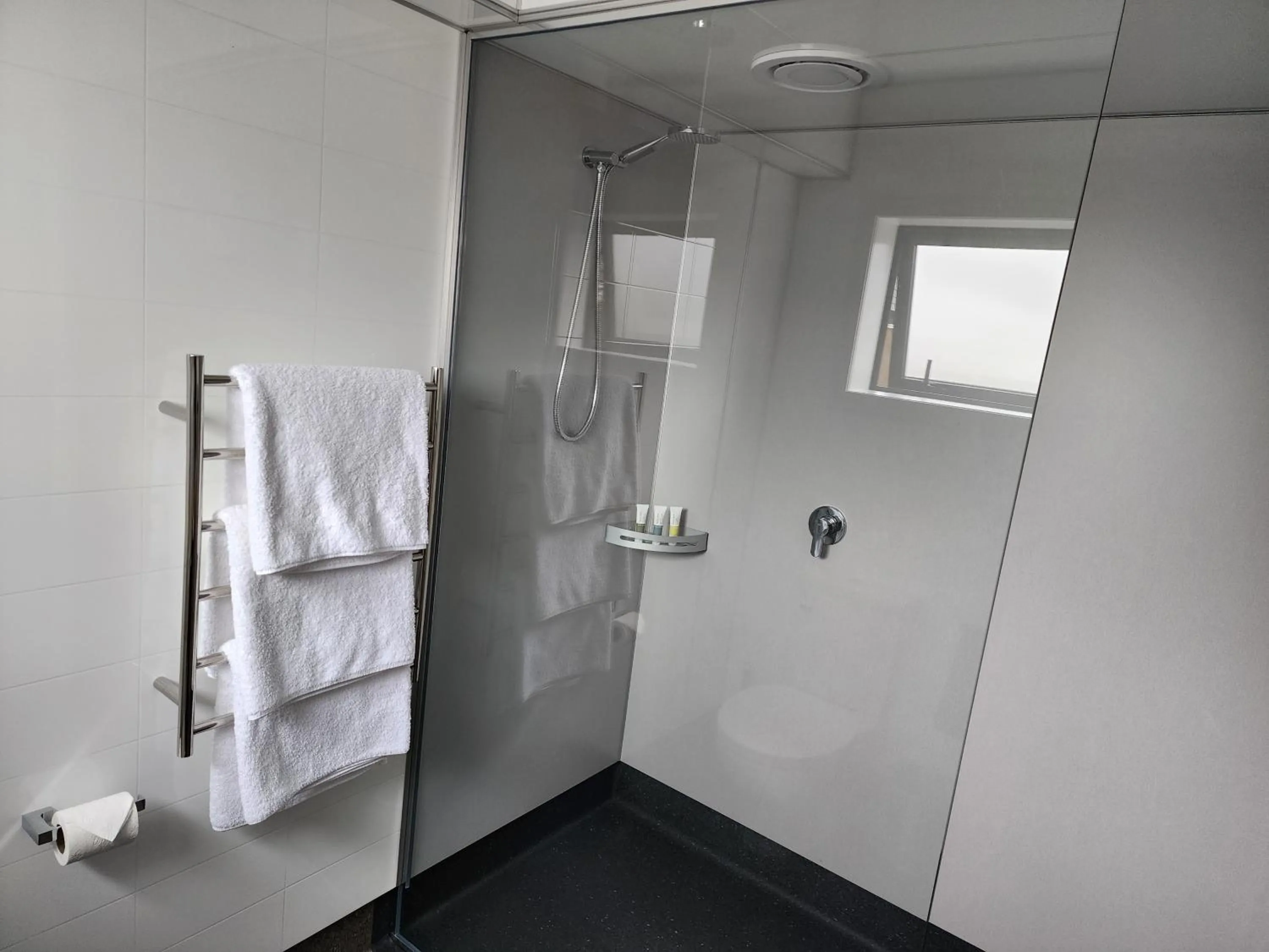 Shower in Auto Lodge Motel