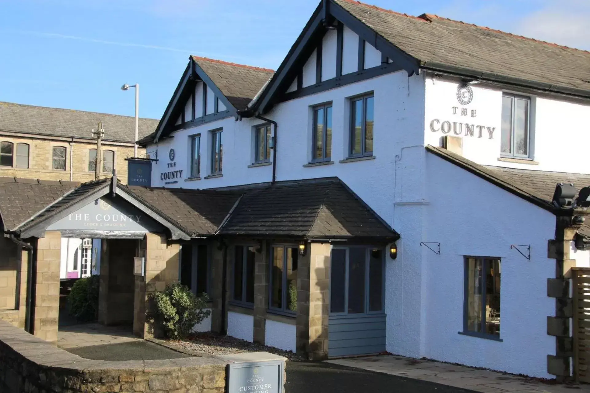 Property Building in County Lodge & Brasserie