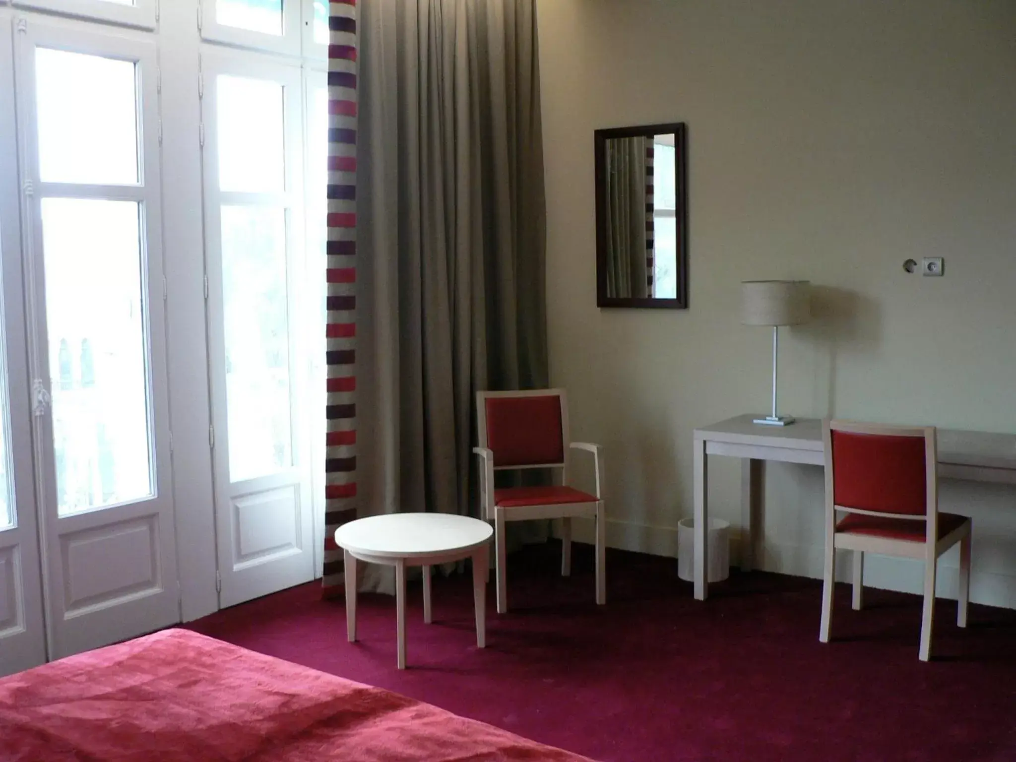 Photo of the whole room, Seating Area in Hôtel du Parc